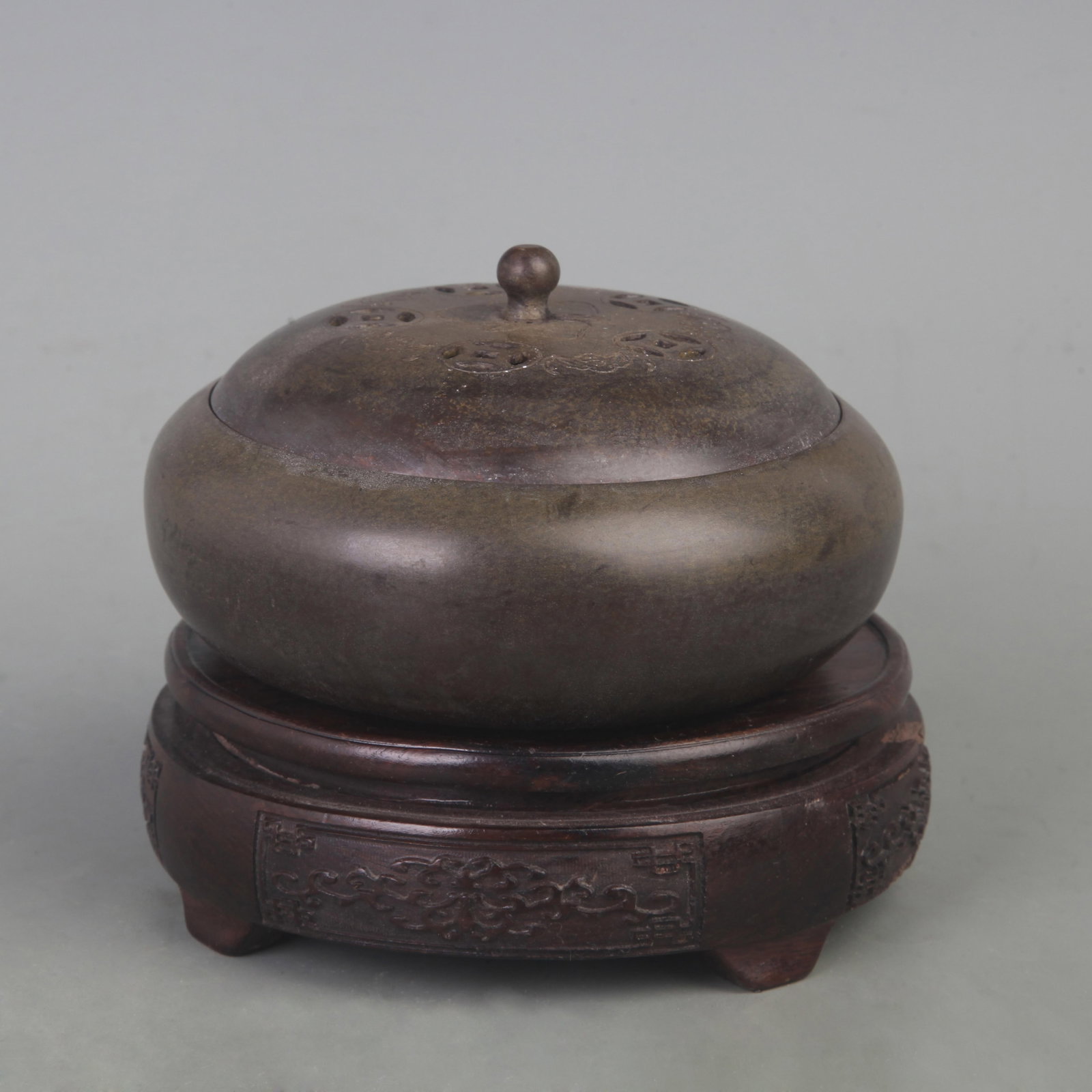 A FINE BAT PATTERN BRONZE INCENSE BURNER: Qing Dynasty Qian Long Period; Diameter: 5.2 inch; High: 2.8 inch; ;Wooden base for picture and display only.