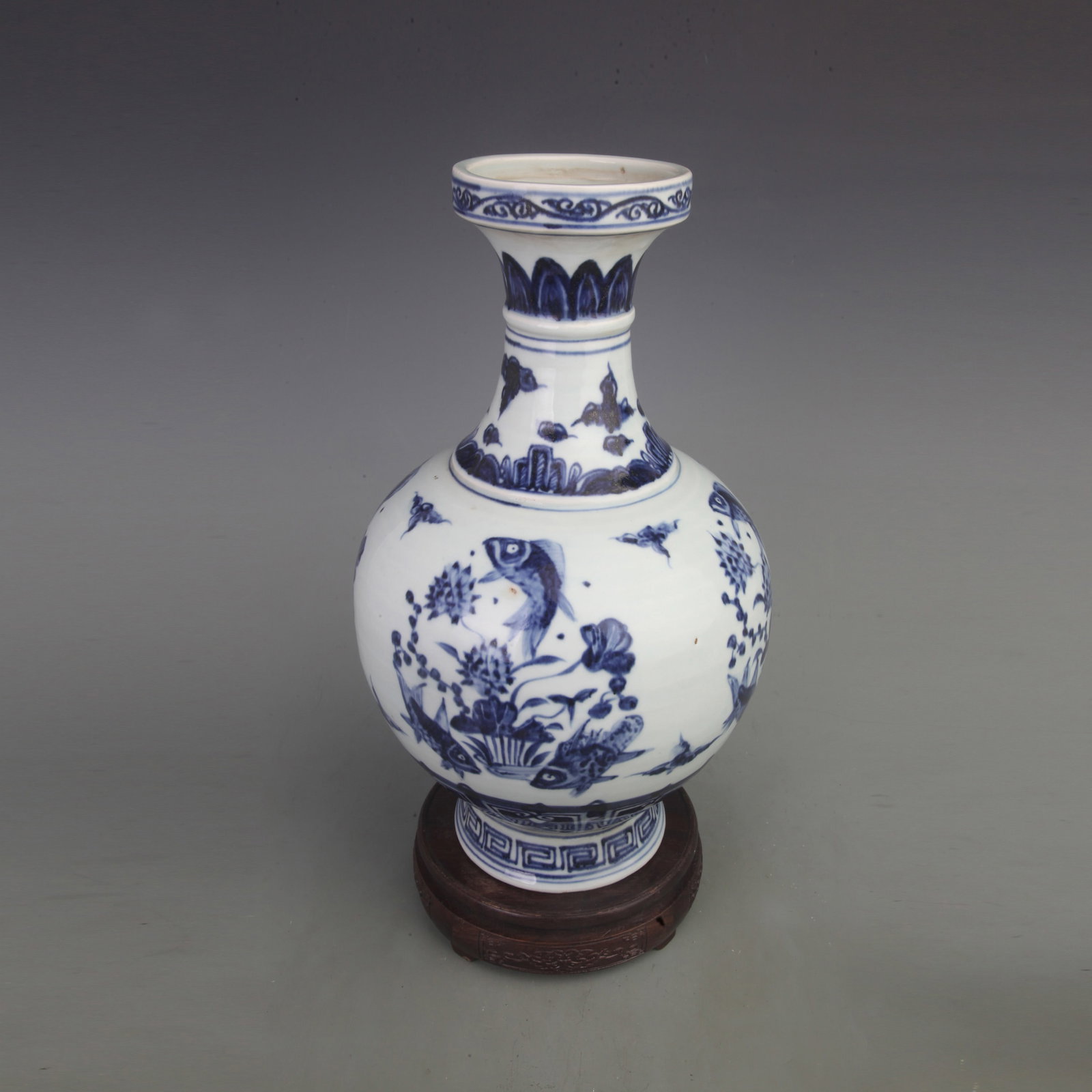 BLUE AND WHITE SEAWEED AND FISH PATTERN DECORATIVE PORCELAIN VASE: Ming Dynasty Style; Diameter: 7.8 inch; High: 14.3 inch; ;Wooden base for picture and display only.