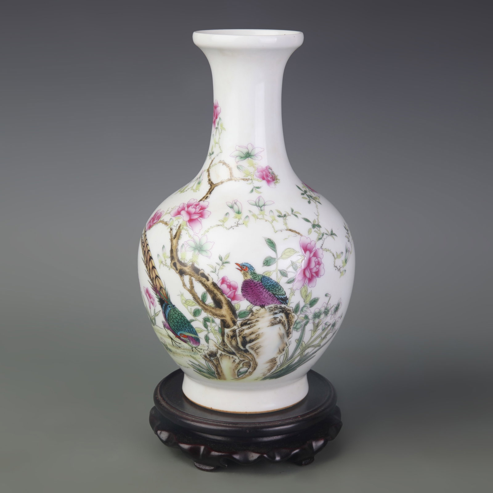 A FINE FAMILLE ROSE FLORAL AND BIRD PORCELAIN VASE: Qing Dynasty Qian Long Period :2.7 inch; High: 9.4 inch; ;Wooden base for picture and display only.