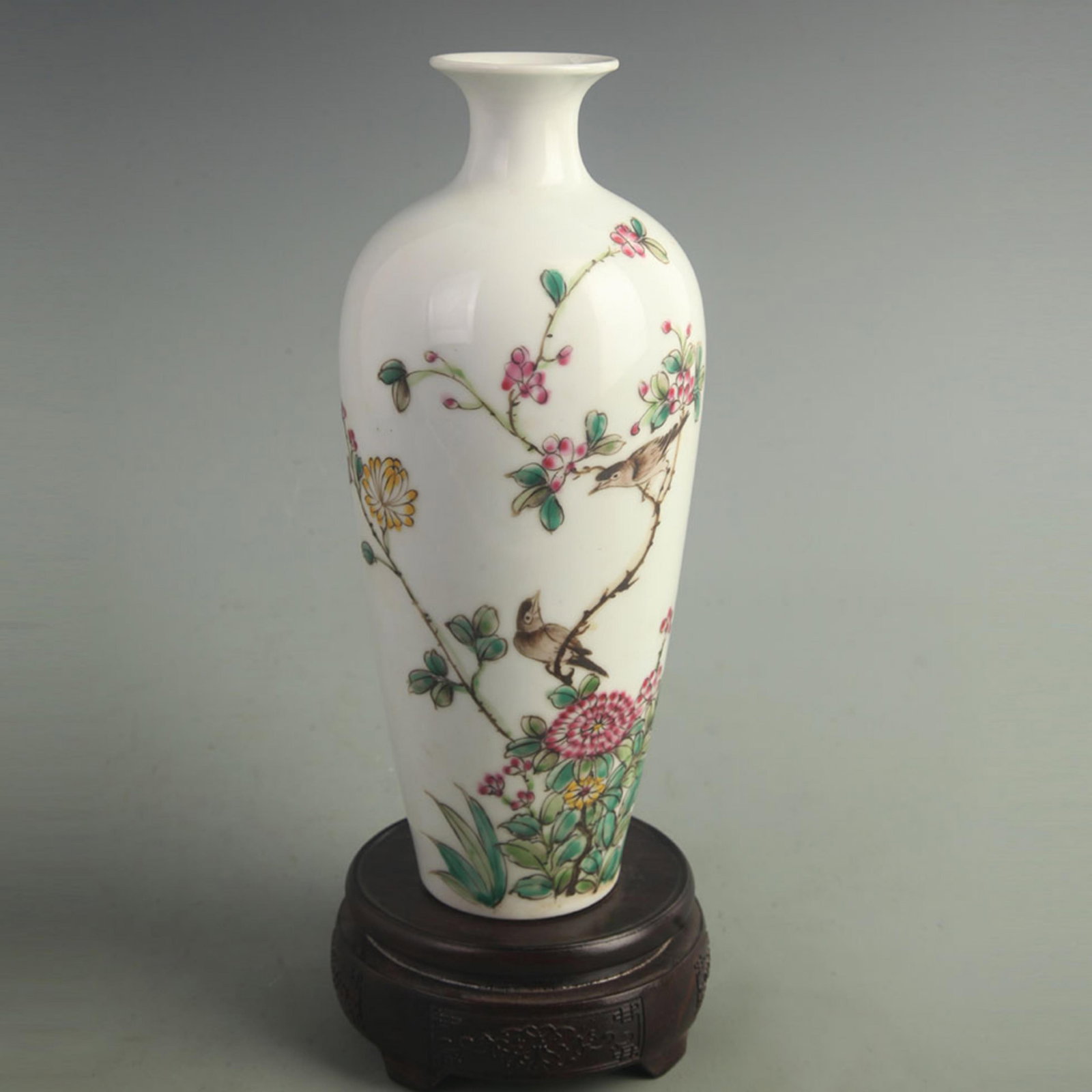 ENAMEL COLOR FLORAL AND BIRD WILLOW LEAF VASE: Qing Dynasty Qian Long Period; High: 10.0 inch; Width: 4.00 inch; ;Wooden base for picture and display only.