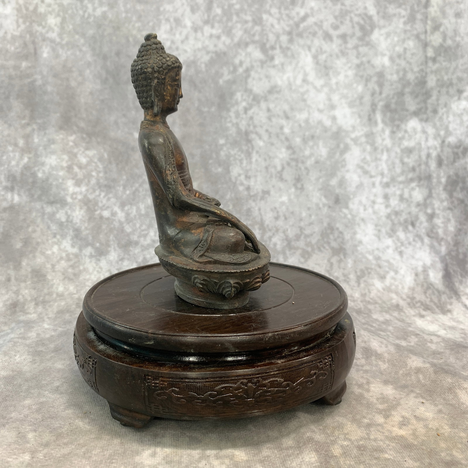 A SMALL SHAKYAMUNI BUDDHA STATUE - 4