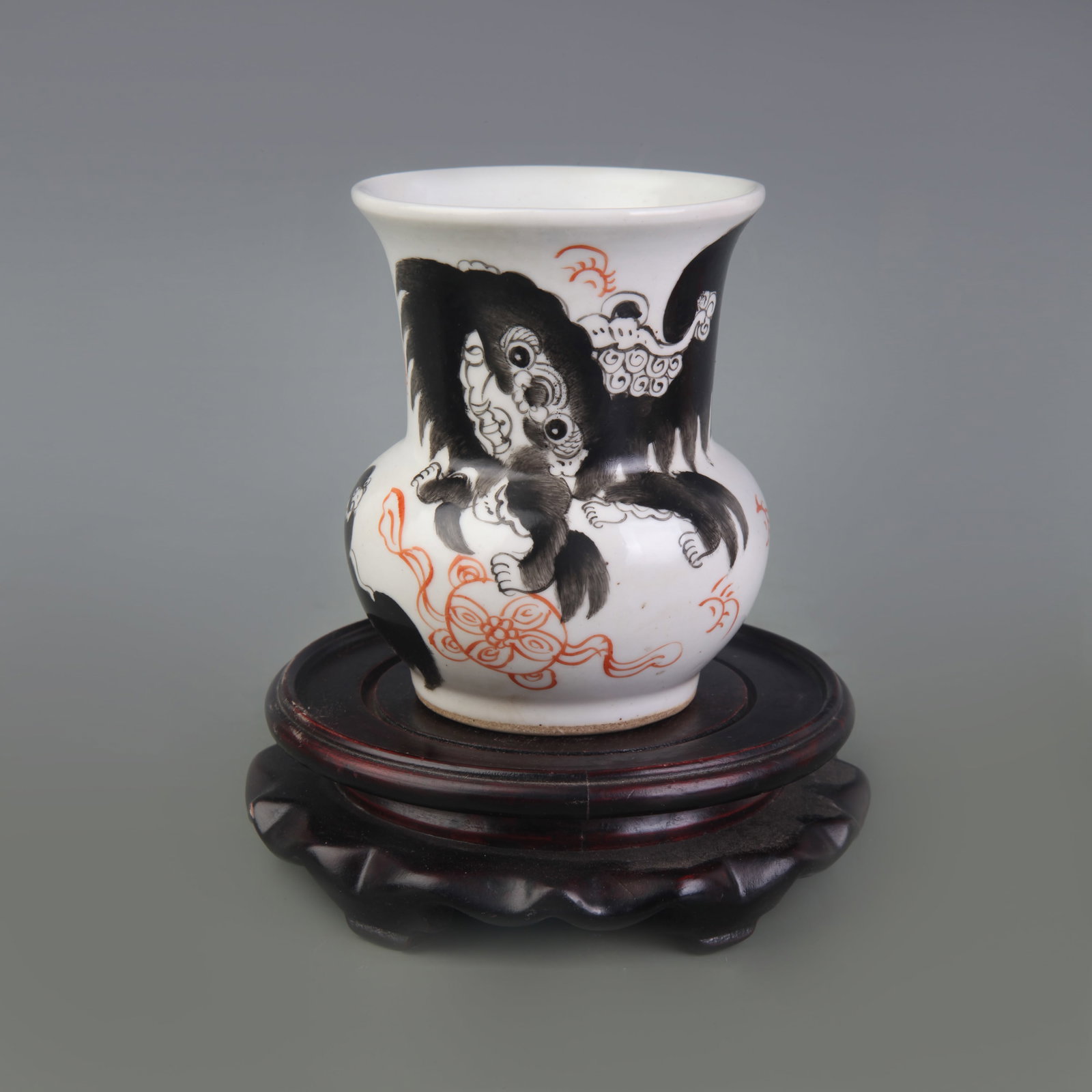 FAMILLE ROSE MYTHICAL BEAST DESIGN SPITTOON: Qing Dynasty Tong Zhi Period; Diameter: 3.1 inch; High: 4.1 inch ;Wooden base for picture and display only.
