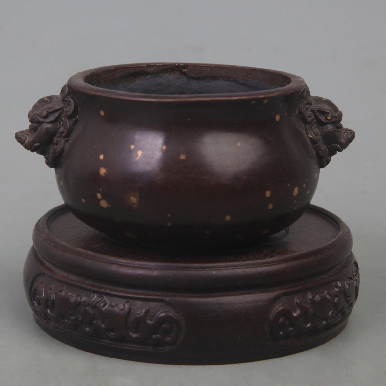 A FINE SPRINKLE GOLD STYLE ROUND BRONZE CENSER: Ming Dynasty Style; Diameter: 3.8 inch; High: 1.8 inch; ;Wooden base for picture and display only.