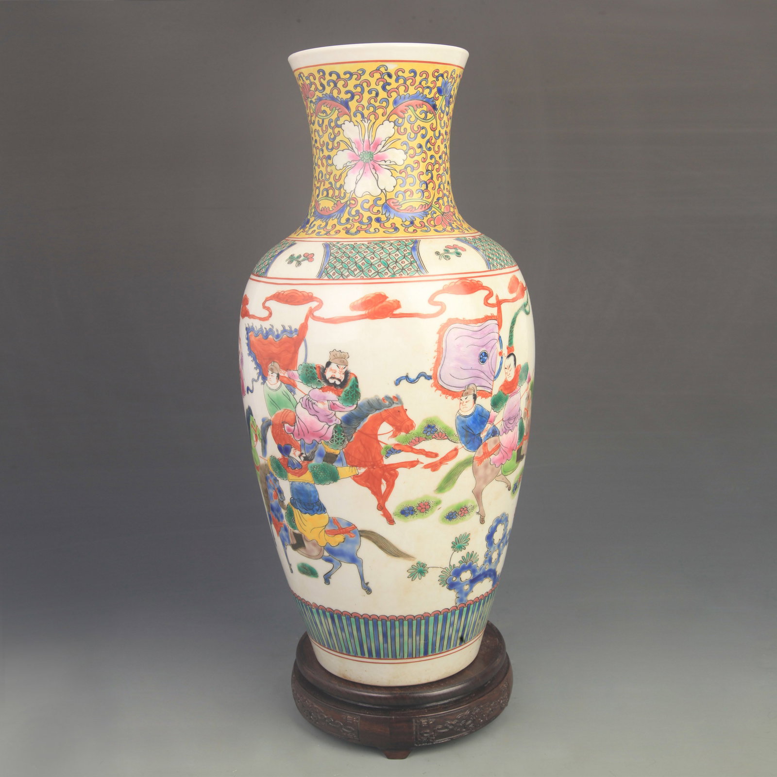 A FINE FAMILLE ROSE GROUND FIGURE PATTERN PORCELAIN VASE: Qing Dynasty Kangxi Period: High: 17.0 inch Diameter: 6.80 inch ;Wooden base for picture and display only.