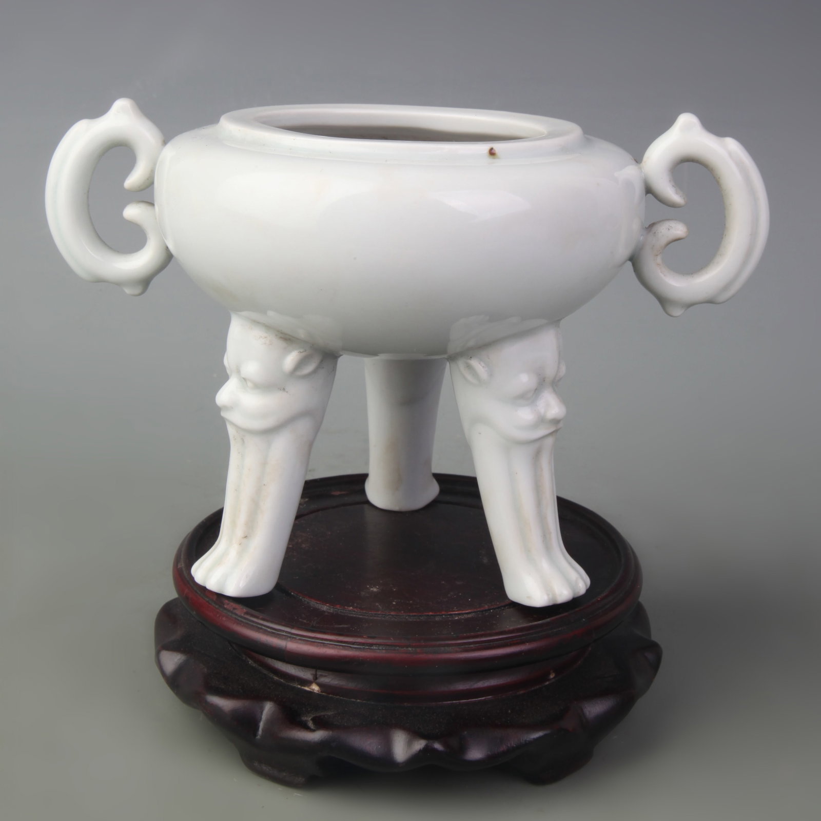 DEHUA BLANC-DE-CHINE TWIN-HANDLED TRIPOD INCENSE BURNER WITH BEAST FEET: Qing Dynasty Tong Zhi Style; Diameter: 3.5 inch; High: 4.6 inch ;Wooden base for picture and display only.