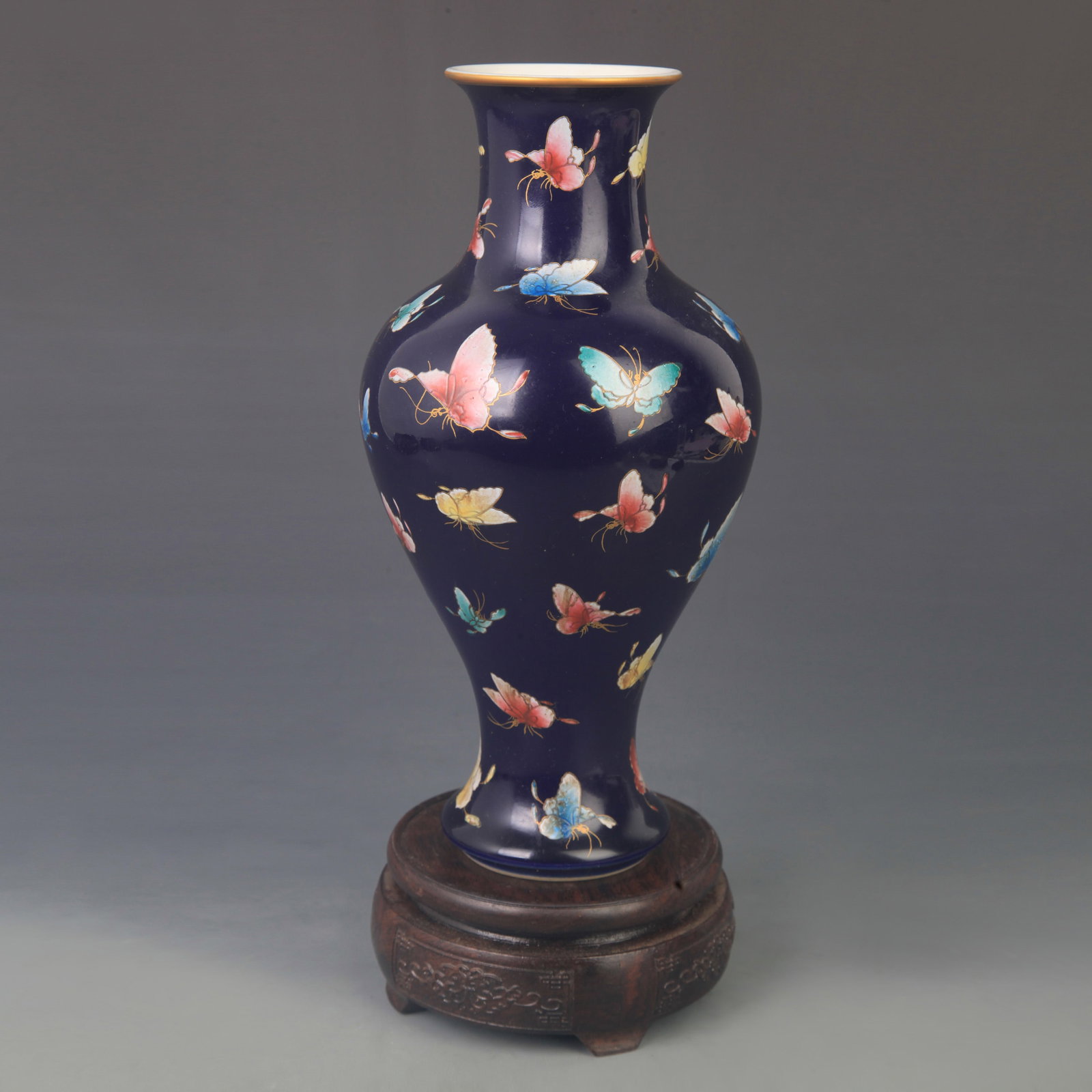 FAMILLE-ROSE HUNDRED BUTTERFLIES GUANYIN PORCELAIN VASE: Qing Dynasty Yongzhen Period Diameter:High: 10.0 inch; Diameter: 5.00 inch ;Wooden base for picture and display only.