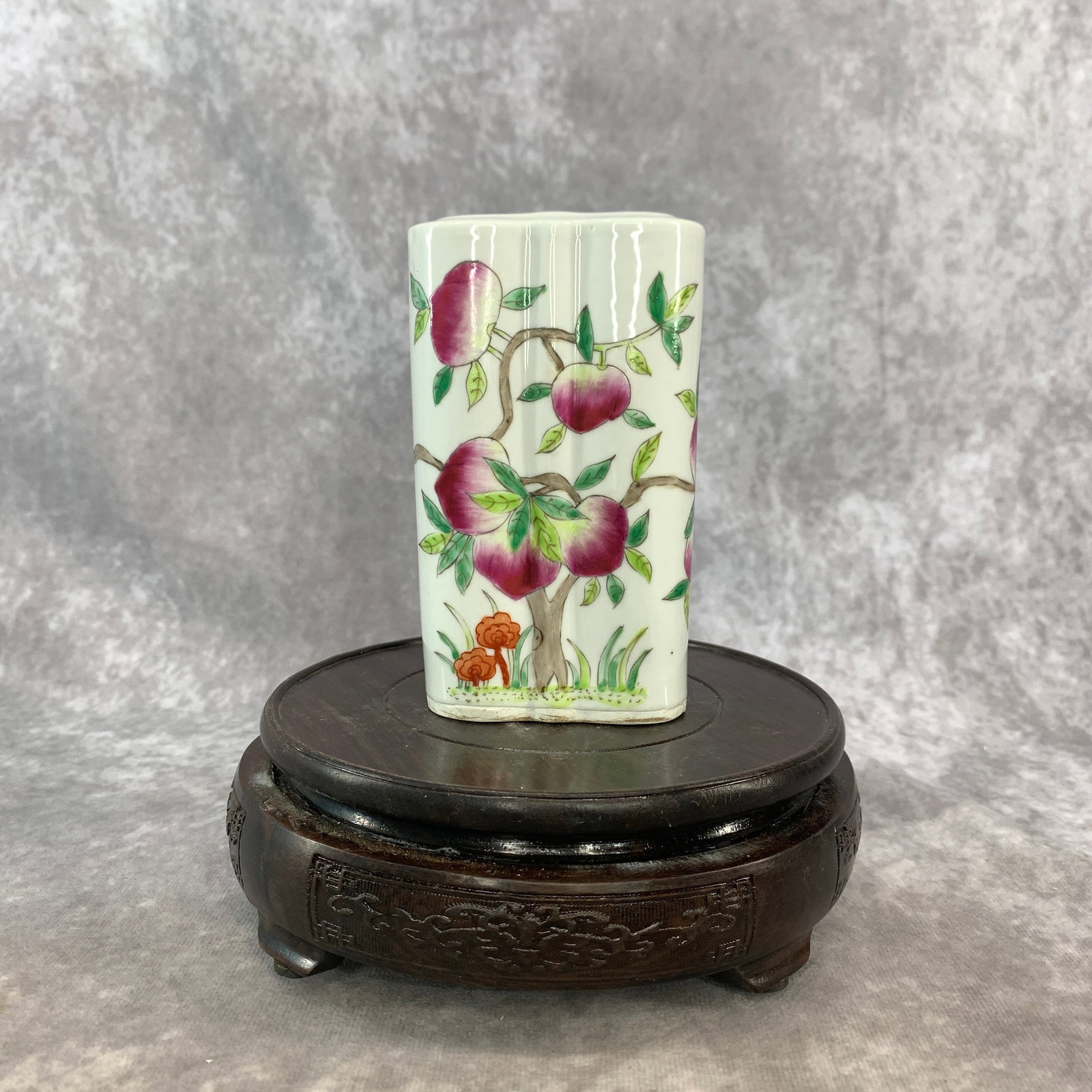 FAMILLE ROSE PEACH PATTERN CONG-SHAPED BRUSH POT: Qing Dynasty; Long: 2.7 inch; Width: 2.2 inch; High: 4.9 inch; ;Wooden base for picture and display only.
