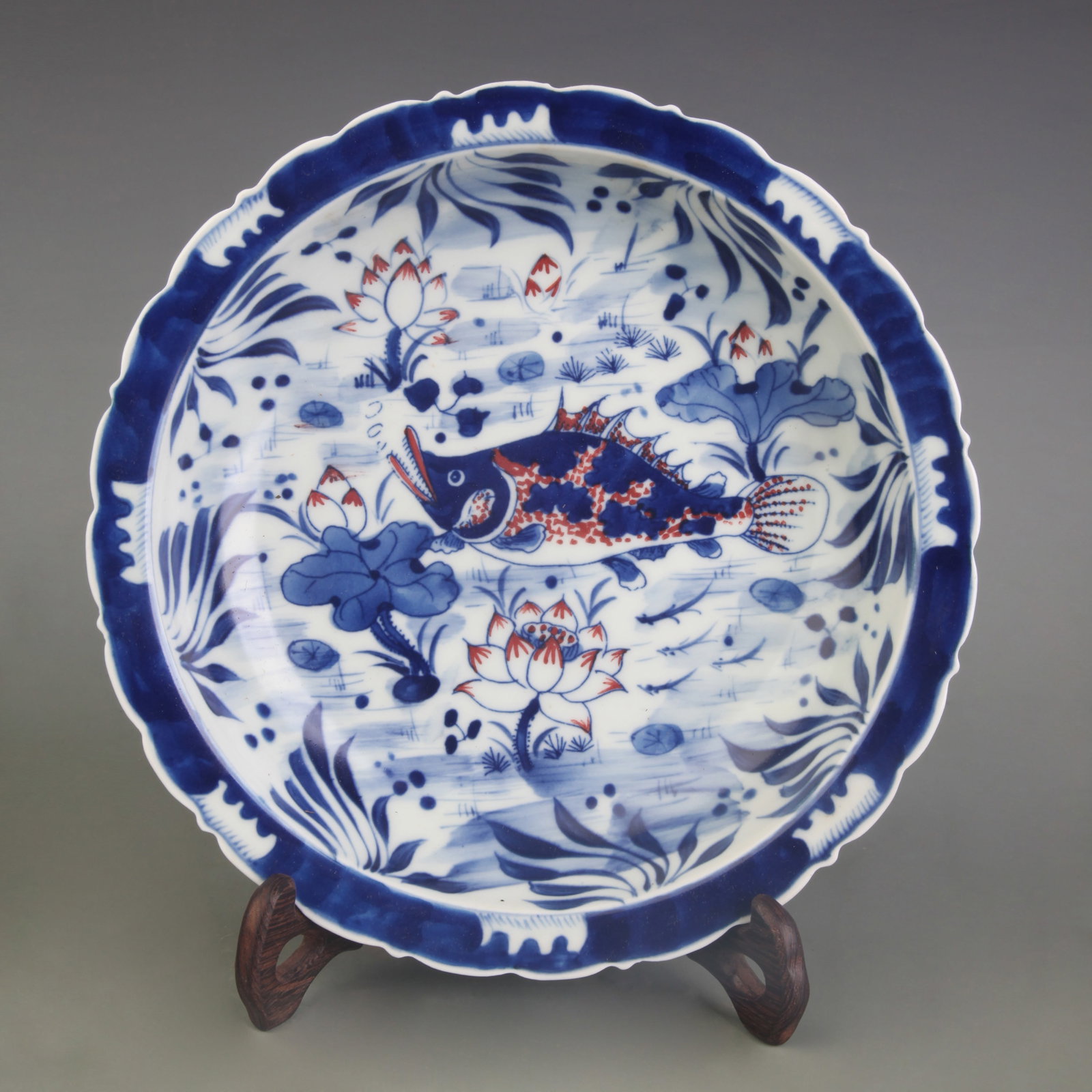 A BLUE AND WHITE UNDERGLAZE RED FISH-AND-AQUATIC PORCELAIN VASE: Qing Dynasty Kang Xi Period; Diameter: 8.6 inch ;Wooden base for picture and display only.