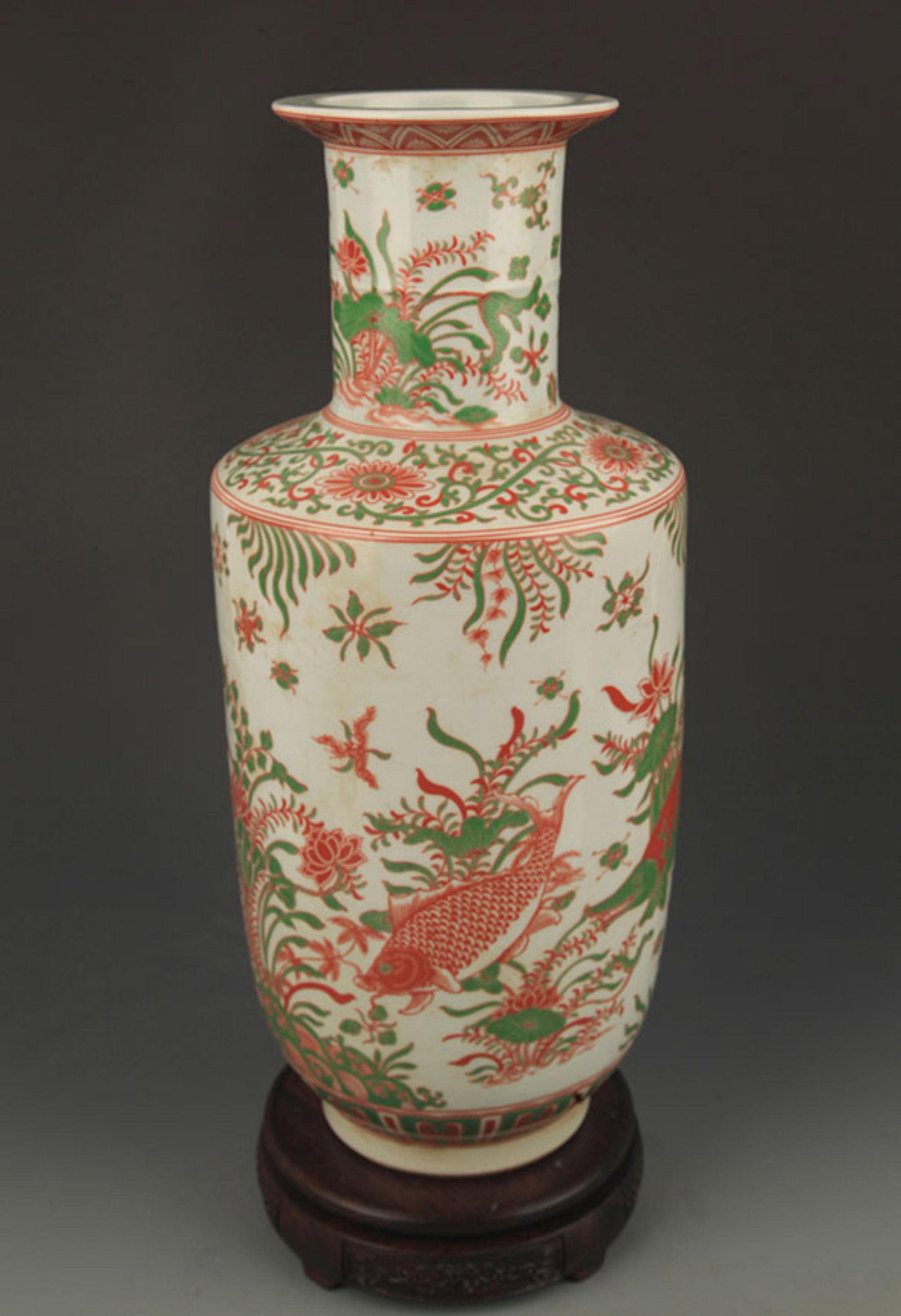 A FAMILLE-ROSE ‘FISH’ PATTERN PORCELAIN VASE: Qing Dynasty Kang Xi Period; High: 16.5 inch; Diameter: 5.0 inch ;Wooden base for picture and display only.