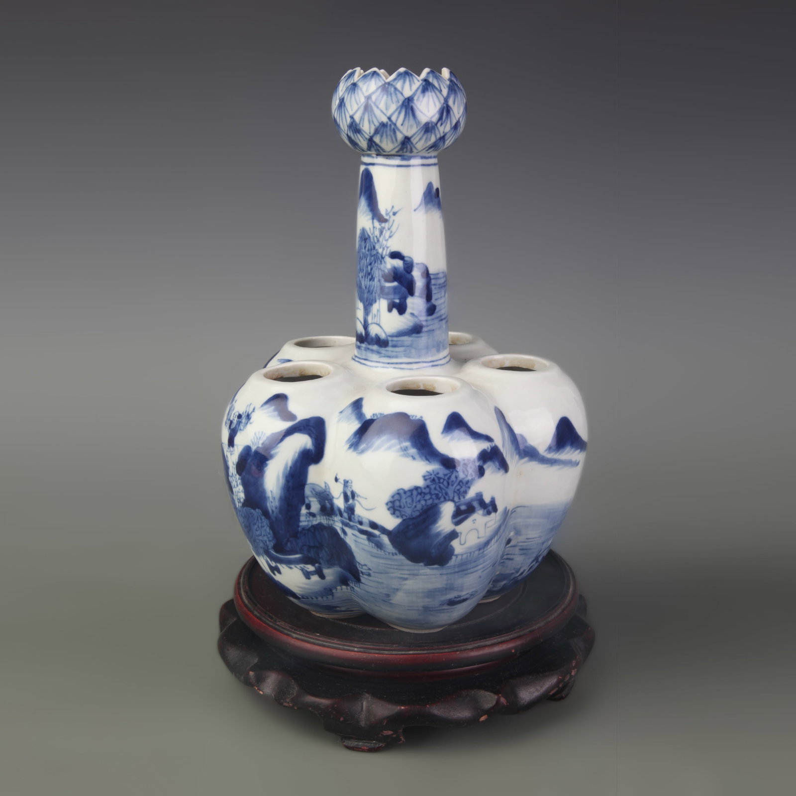 A FINE BLUE AND WHITE CHARACTER PATTERN PORCELAIN BOTTLE: Qing Dynasty Kangxi Period; Width: 6.1 inch; High: 9.1 inch; ;Wooden base for picture and display only.