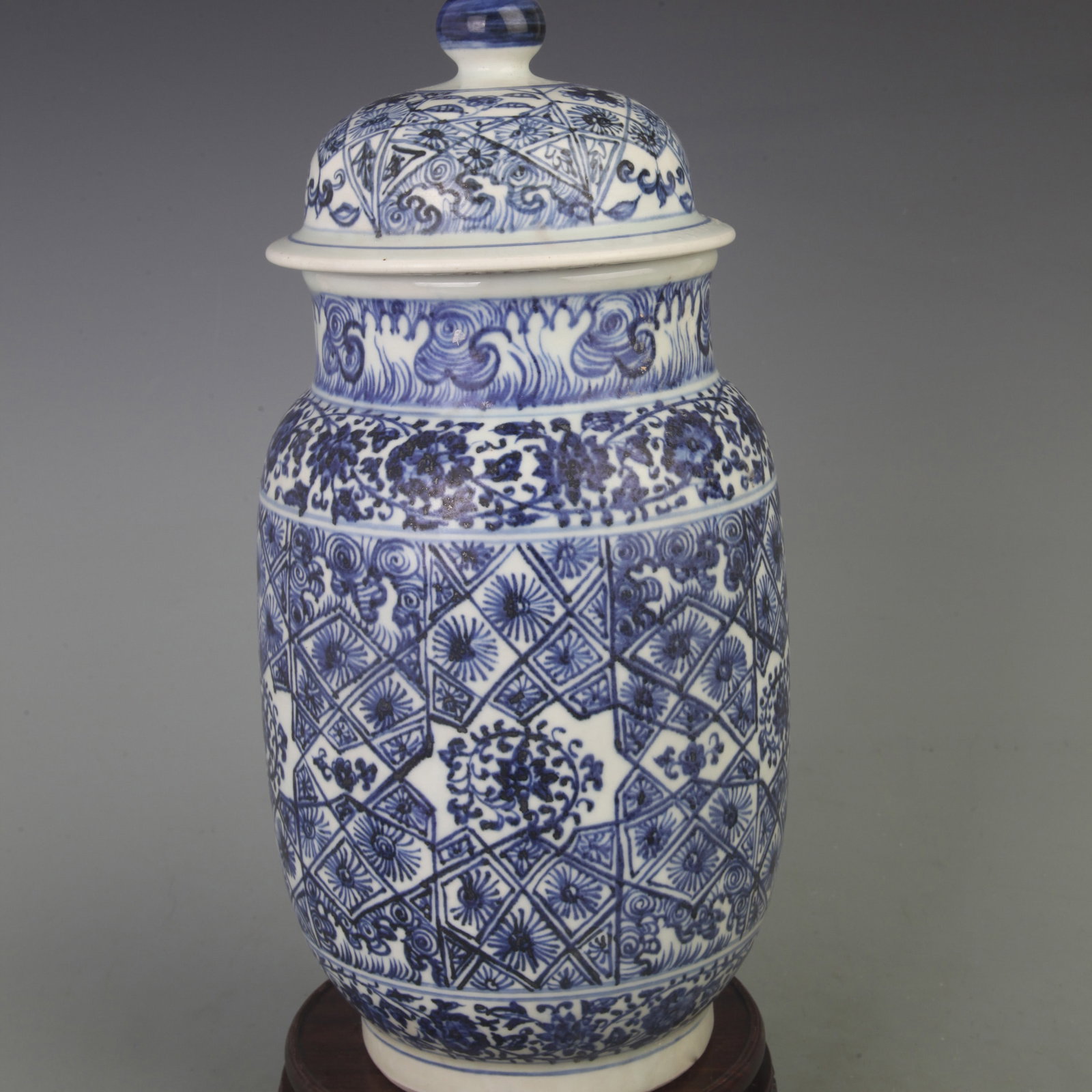 BLUE AND WHITE PORCELAIN LIDDED JAR WITH LOTUS PATTERN: Ming Dynasty Style; Diameter: 5.0 inch; High: 13.8 inch; ;Wooden base for picture and display only.