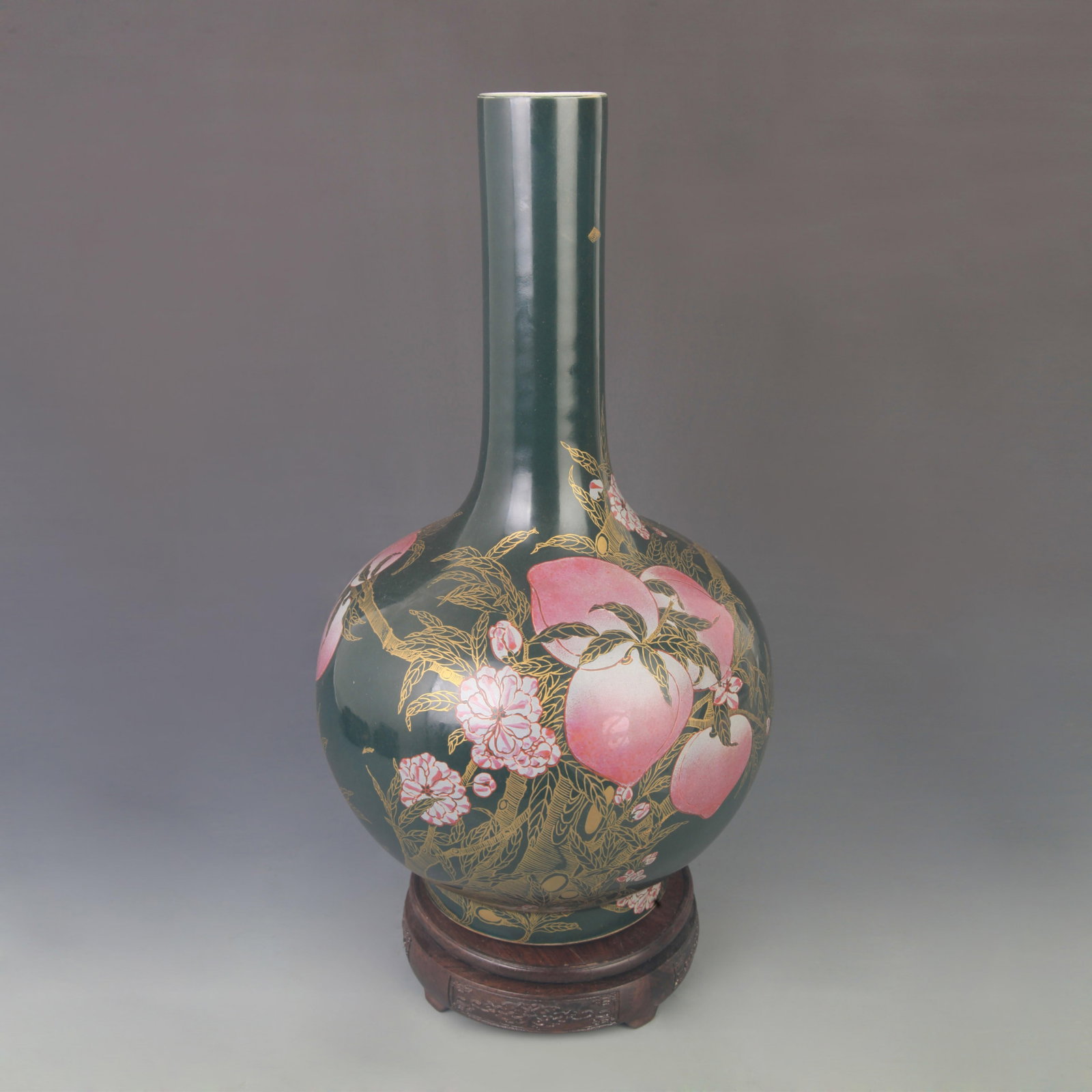 GREEN COLOR GLAZE LONGEVITY PATTERN GLOBE STYLE PORCELAIN VASE: Qing Dynasty Kang Xi Period; High: 16.5 inch; Diameter: 8.50 inch; ;Wooden base for picture and display only.
