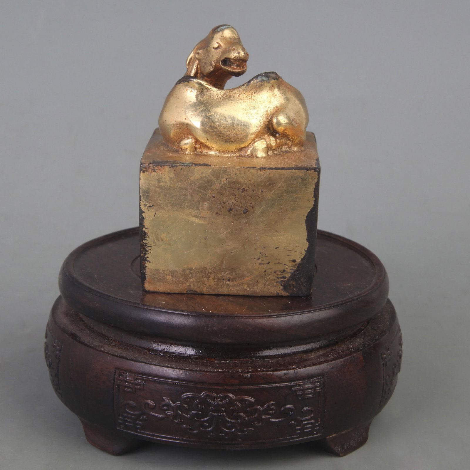 A FINE GILT BRONZE ANIMAL TOP SEAL: Qing Dynasty; Long: 2.2 inch; Width: 2.1 inch; High: 3.0 inch; ;Wooden base for picture and display only.