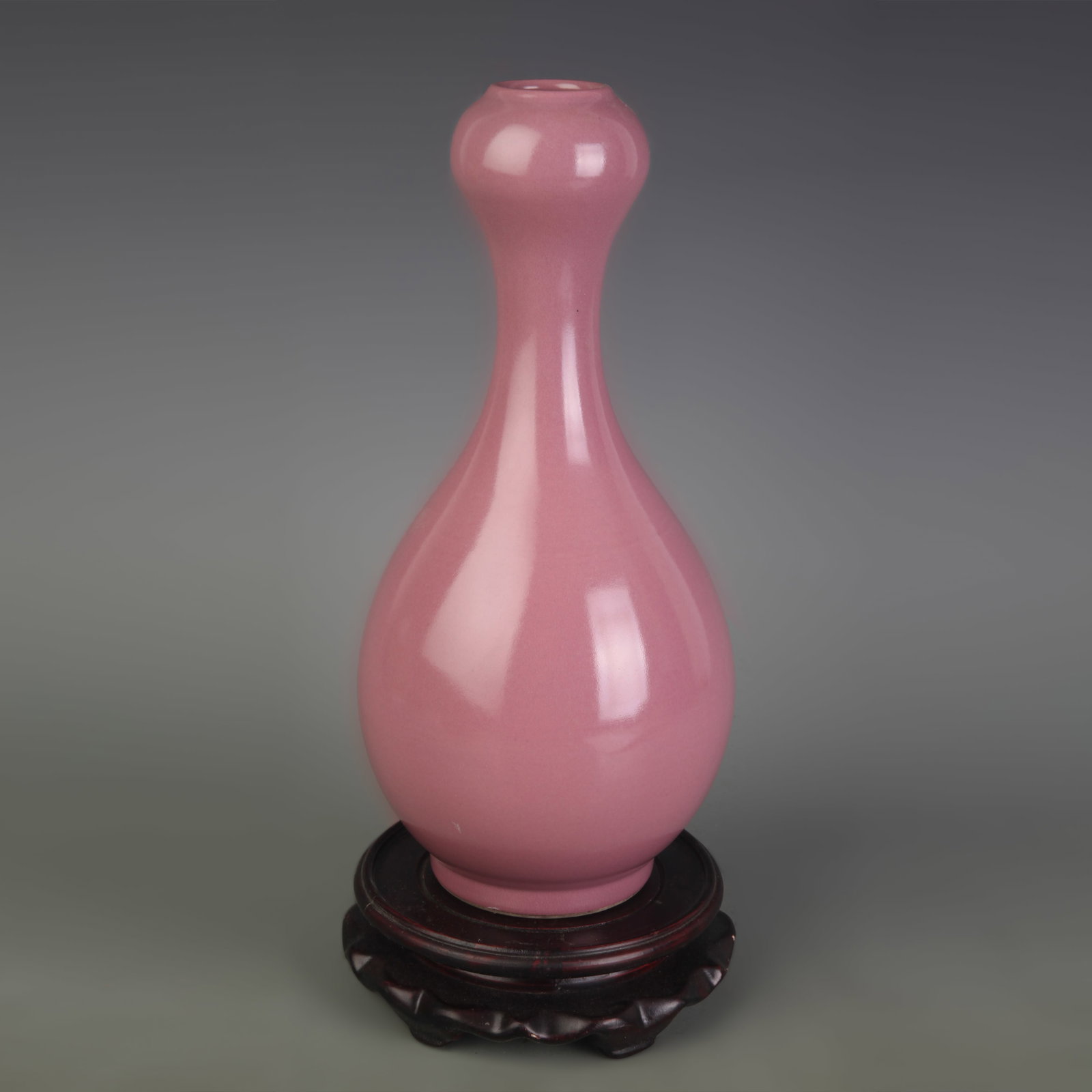 A PINK-GLAZED GARLIC-NECK PORCELAIN VASE: Qing Dynasty Yong Zheng Period; High: 10.2 inch; Diameter: 2.8 inch ;Wooden base for picture and display only.
