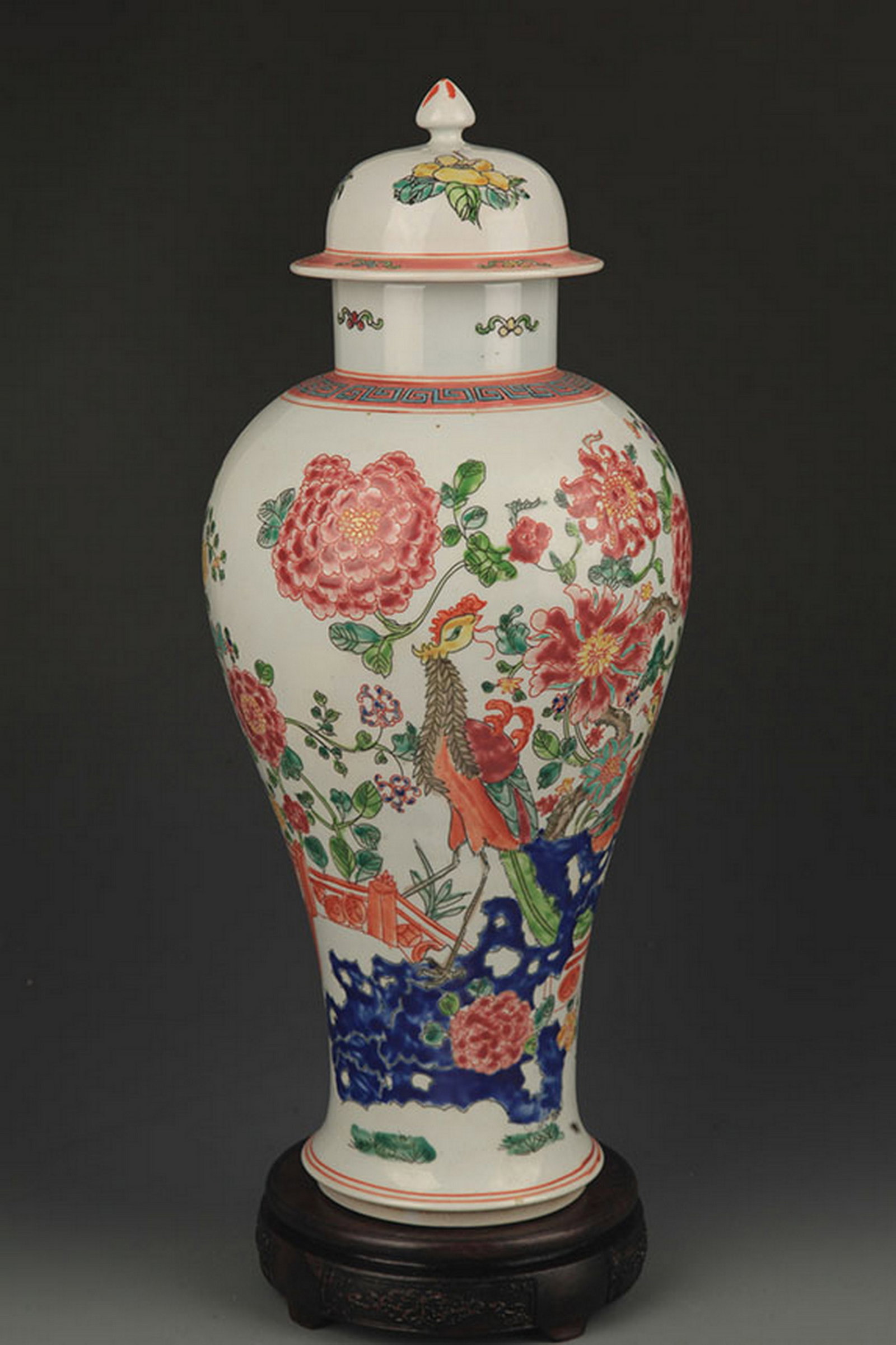 A FAMILLE ROSE PEONY PATTERN PORCELAIN VASE: Qing Dynasty; High: 18.5 inch; Diameter: 3.5 inch ;Wooden base for picture and display only.