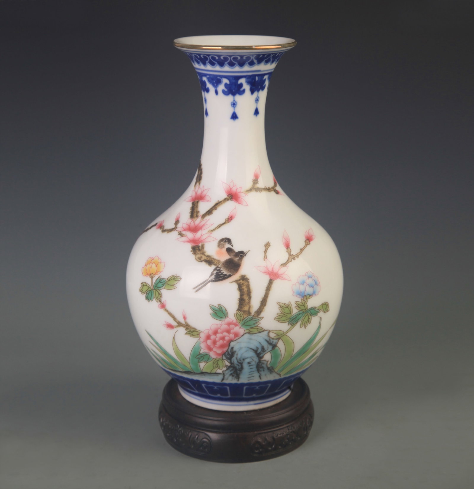 A BLUE AND WHITE AND FAMILLE ROSE â€œSPRING SCENE?? VASE: Qing Dynasty Qian Long Period; High: 8.75 inch; Diameter: 2.75 inch;;Wooden base for picture and display only.