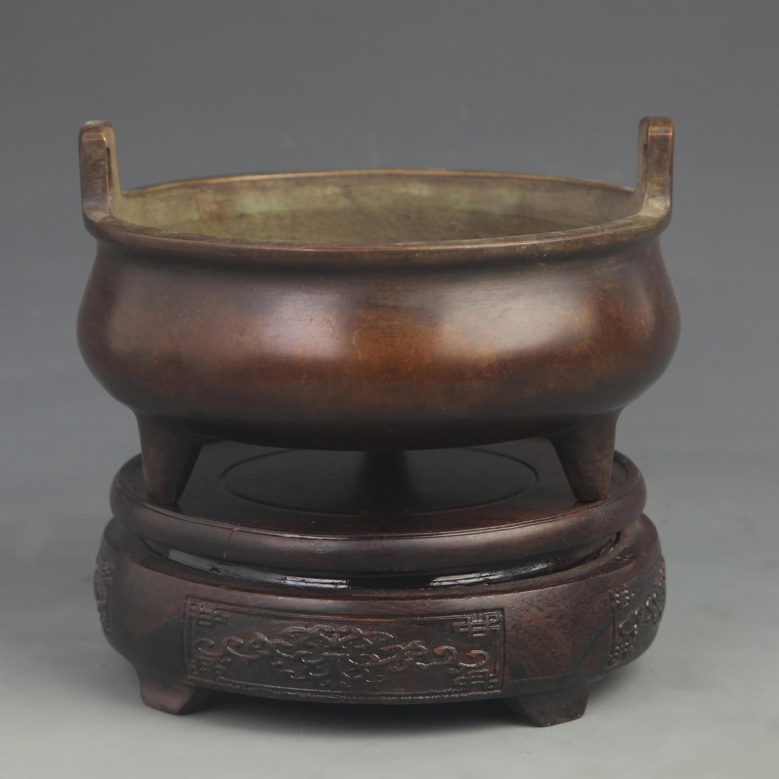 A FINE DOUBLE EAR THREE FOOT BRONZE CENSER: 20th Century; High: 3.25 inch; Diameter: 5.50 inch; ;Wooden base for picture and display only.