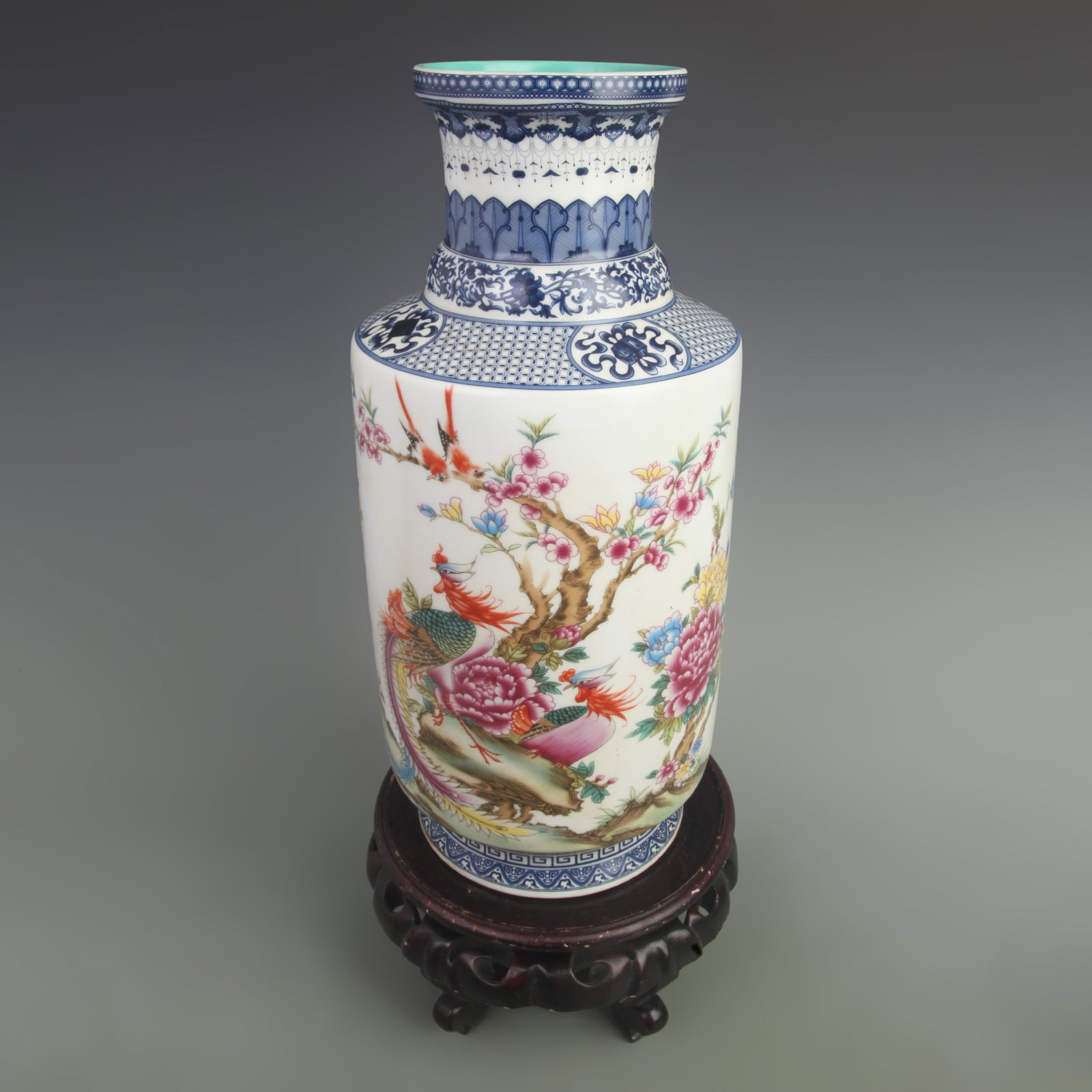 FAMILLE ROSE FLOWER PATTERN PORCELAIN VASE: Qing Dynasty Qian Long Period Diameter:High: 16.5 inch; High: 8.00 inch; ;Wooden base for picture and display only.