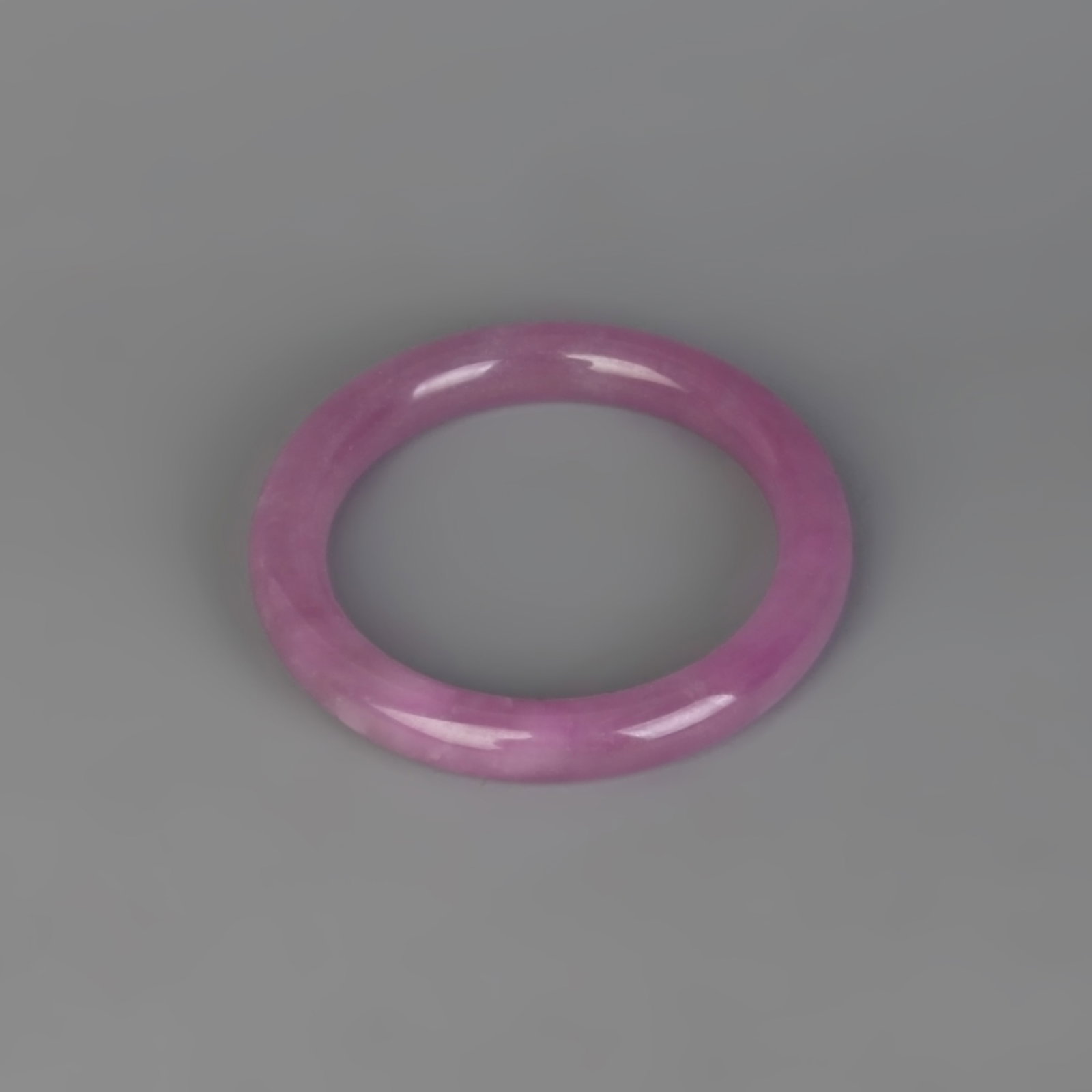 A FINE LAVENDER JADEITE PLAIN BANGLE - 2