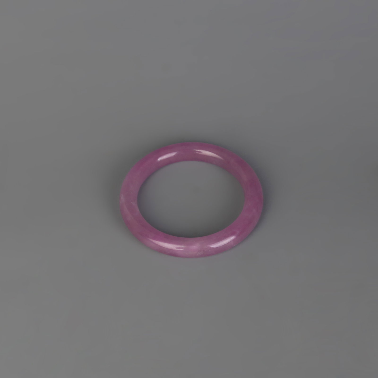 A FINE LAVENDER JADEITE PLAIN BANGLE - 4