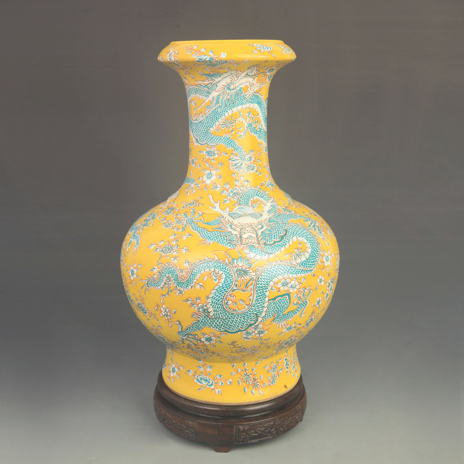 A FAMILLE ROSE YELLOW-GROUND DRAGON PATTERN PORCELAIN VASE: Qing Dynasty Kang Xi Period; High: 14.5 inch; Diameter: 8.20 inch ;Wooden base for picture and display only.