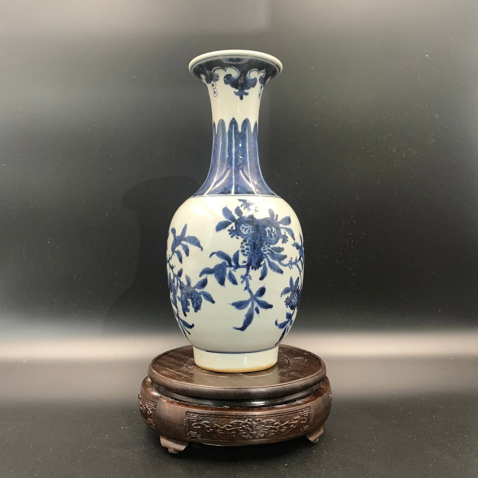 BLUE AND WHITE FLORAL PATTERN PEAR-FORM PORCELAIN VASE: Qing Dynasty; High: 10.3 inch; Diameter: 4.7 inch; ;Wooden base for picture and display only.
