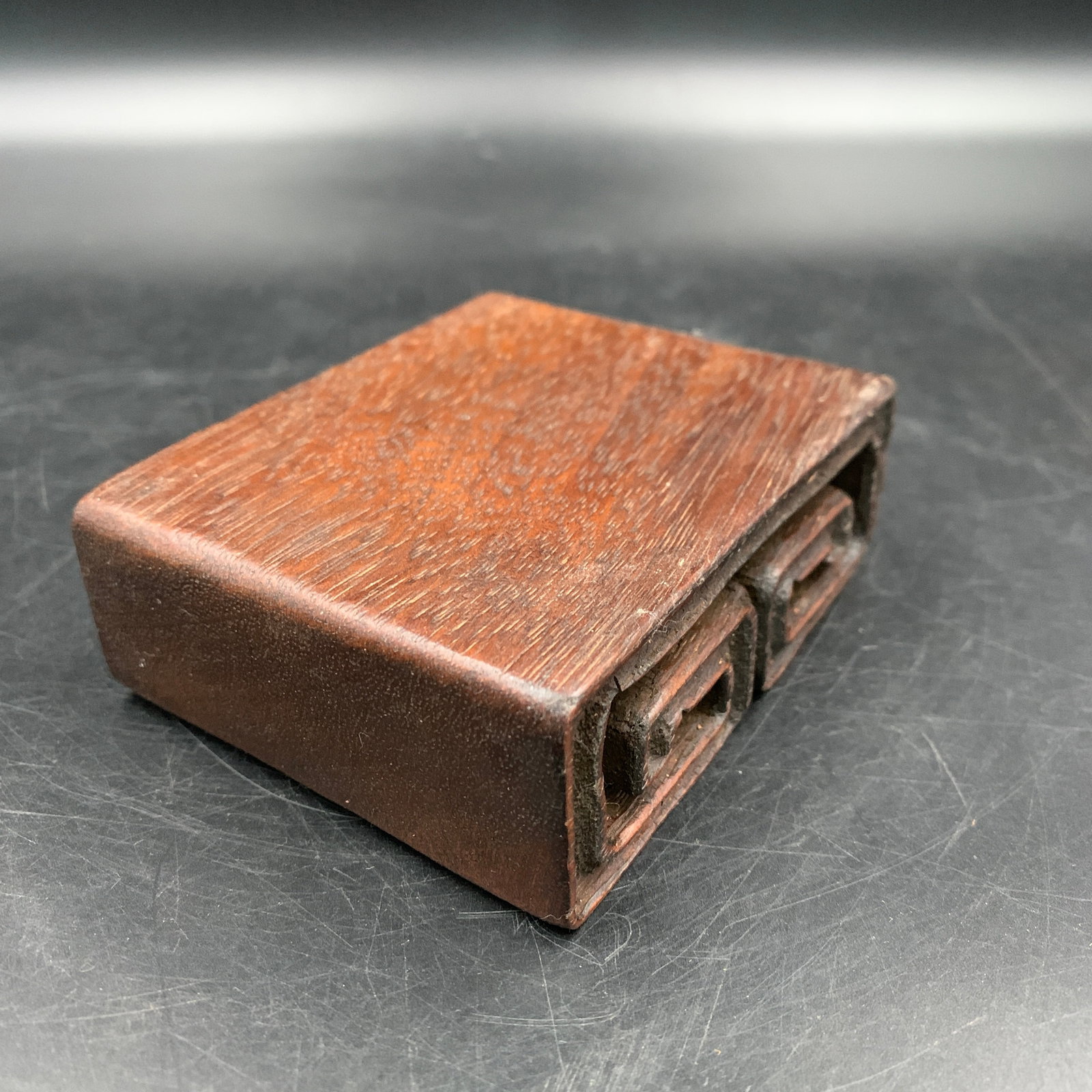 CARVED WOOD DOUBLE-SCROLL PATTERN STAND - 3