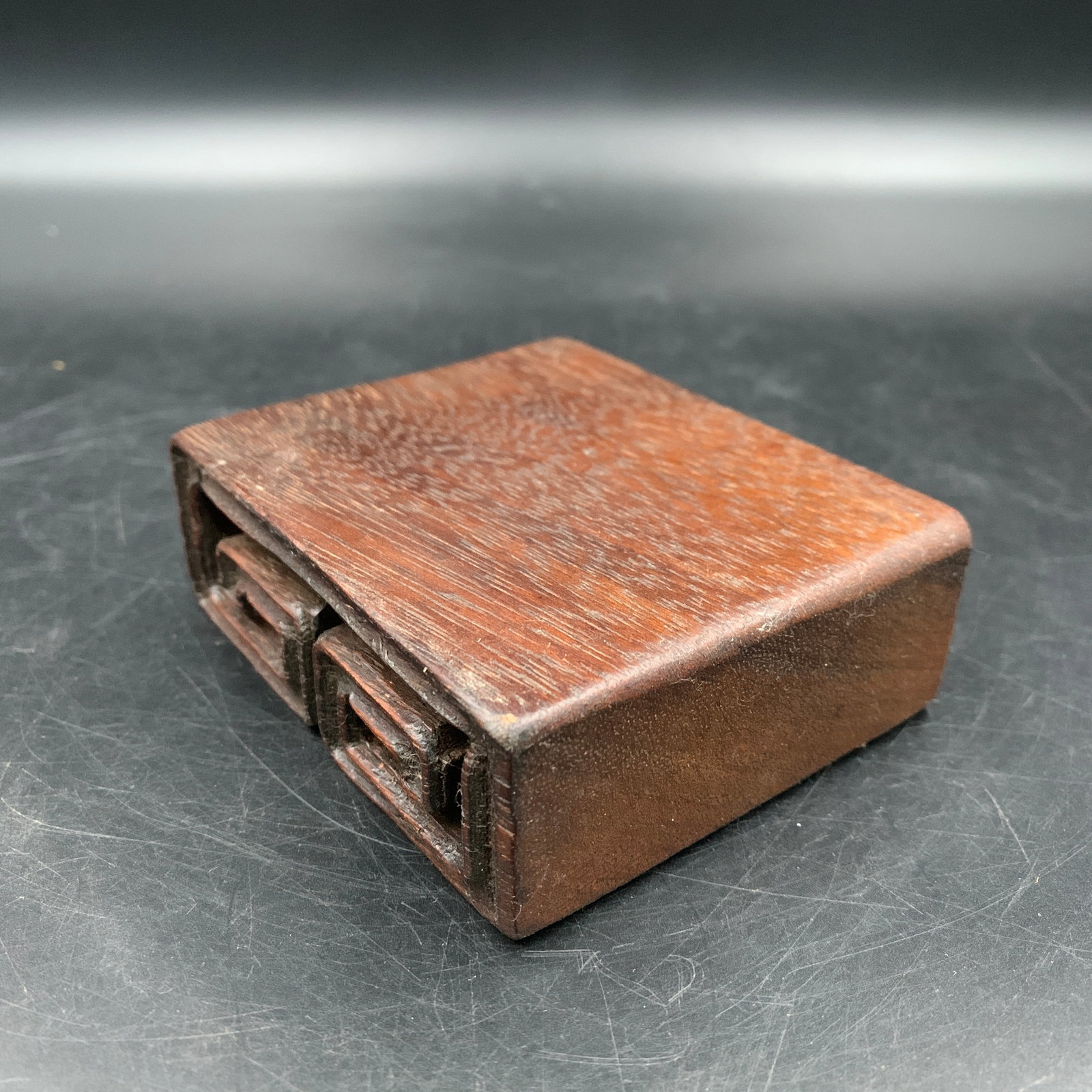CARVED WOOD DOUBLE-SCROLL PATTERN STAND - 4