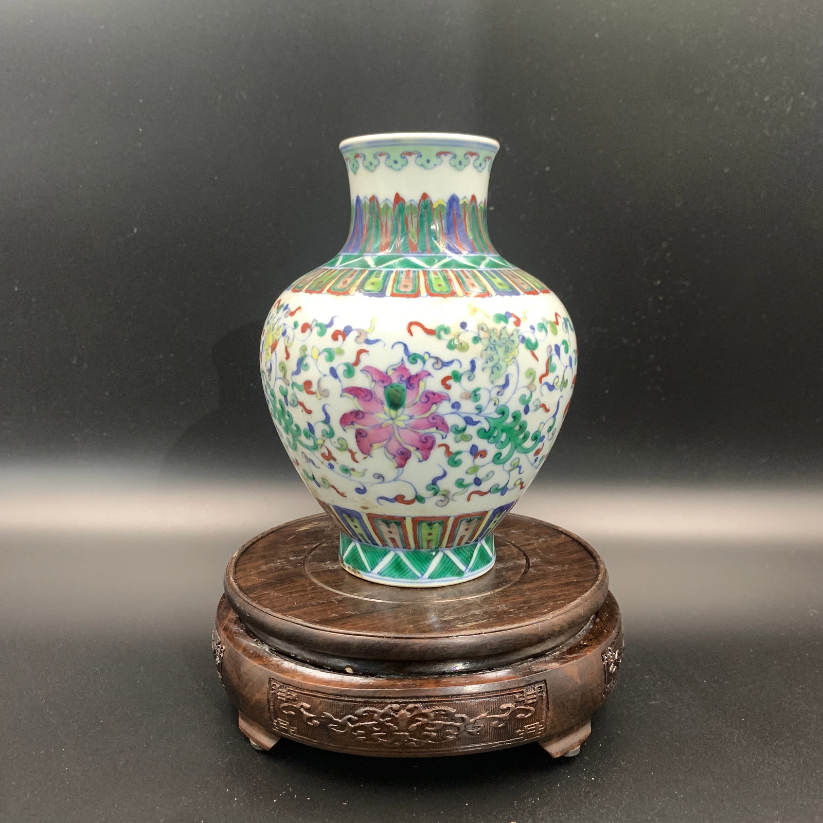WUCAI INTERLOCKING LOTUS AND PLANTAIN LEAF PATTERN VASE - 4