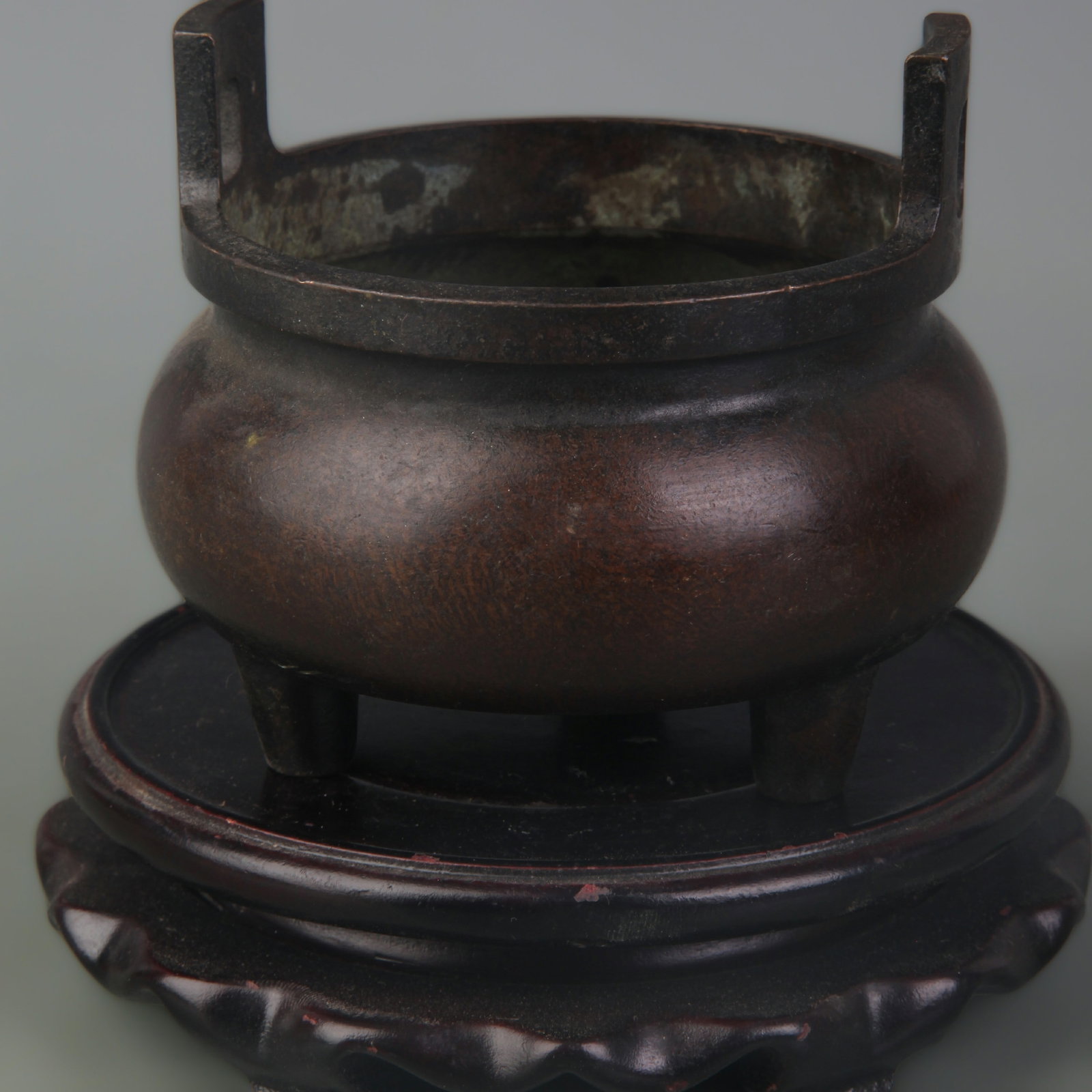 A FINE THREE FOOT BRONZE CENSER: Qing Dynasty Qian Long Period; Width: 3.6 inch; High: 3.4 inch; ;Wooden base for picture and display only.