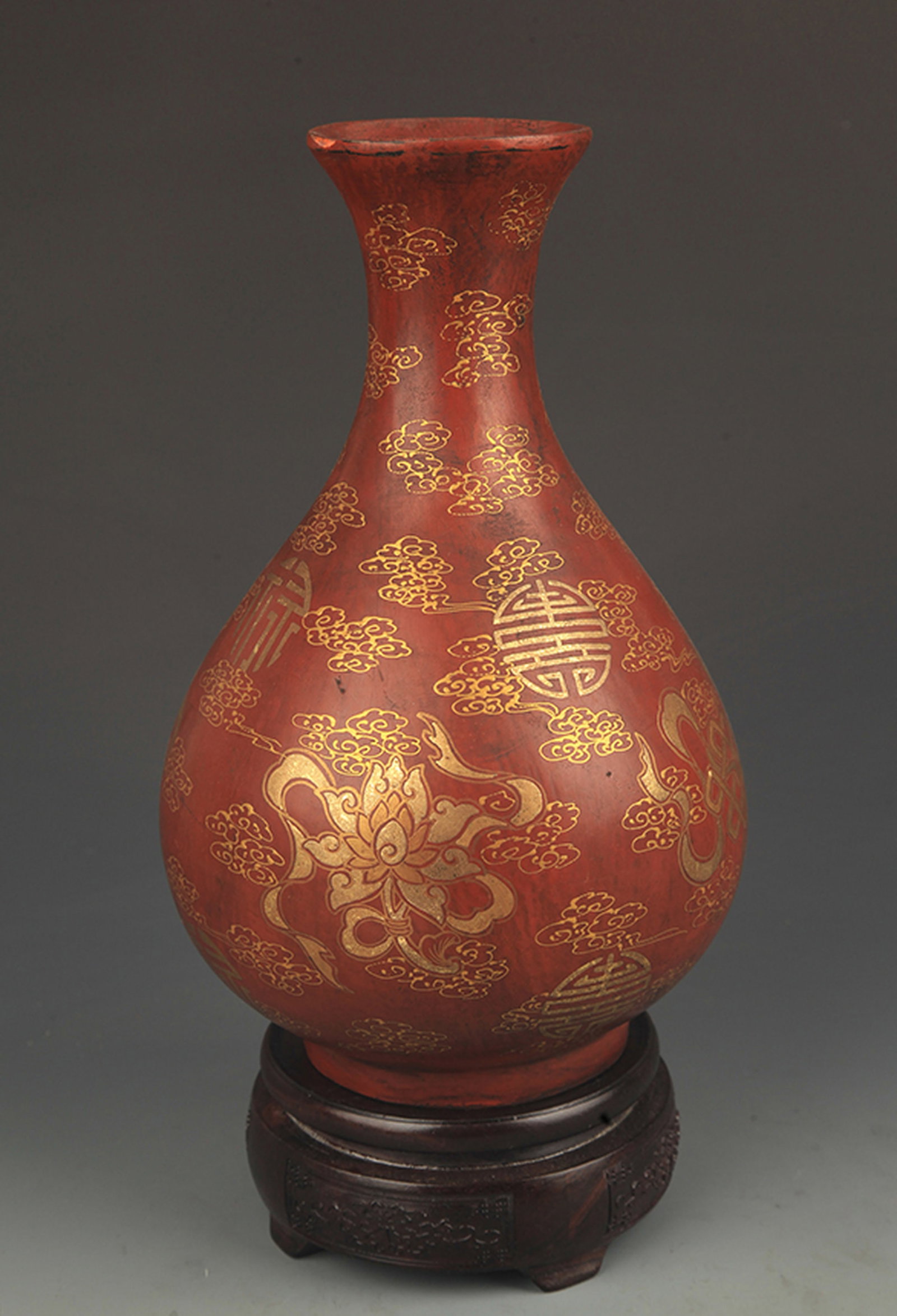 A LARGE GILT LACQUER WOODEN YU HU CHUN VASE: Qing Dynasty; High: 9.75 inch; Diameter:2.25 inch; ;Wooden base for picture and display only.