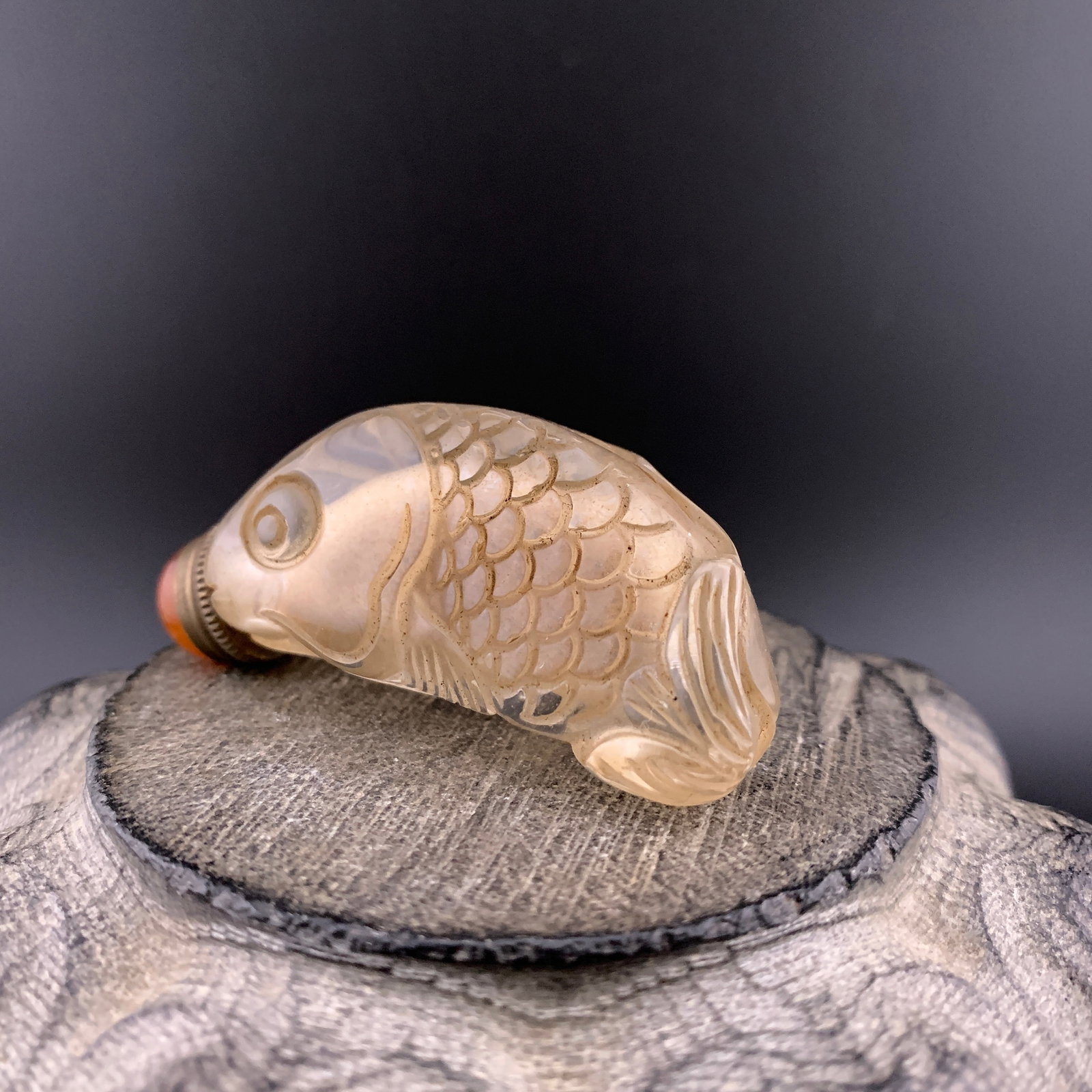 A FINE FISH SHAPE CRYSTAL MADE SNUFF BOTTLE - 2