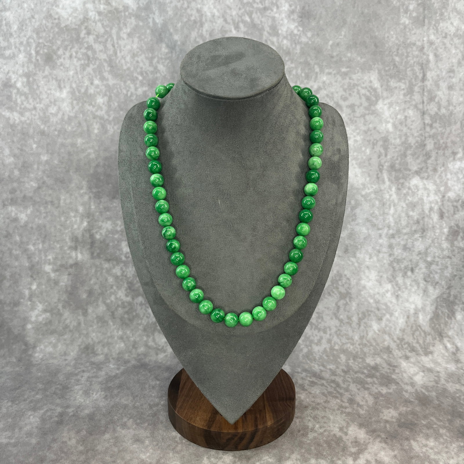 APPLE-GREEN JADEITE JADE BEAD SINGLE-STRAND NECKLACE: Modern; Long: 10.1 inch; Diameter: 0.4 inch; ;Wooden base for picture and display only.