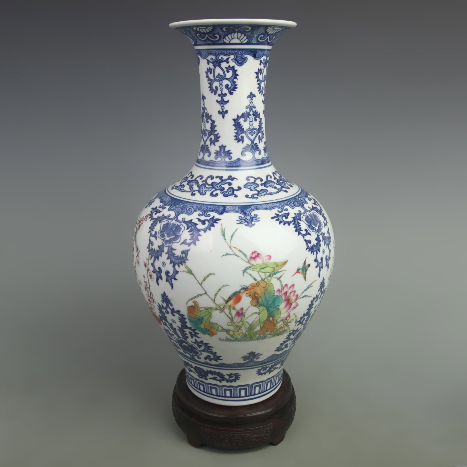 FAMILLE ROSE FOUR-PANEL OPENWORK BLUE AND WHITE BORDERED VASE: Qing Dynasty Qian Long Period; High: 15 inch; Width: 9.5 inch ;Wooden base for picture and display only.