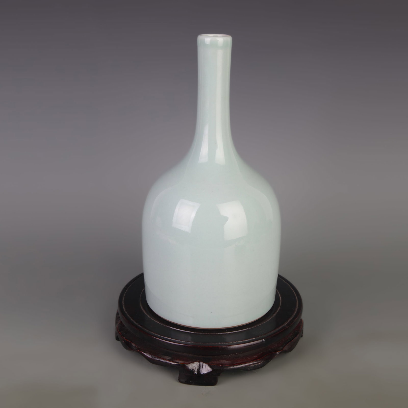 A YINGQING-GLAZED PORCELAIN VASE: Qing Dynasty Yong Zheng Period; Diameter: 4.6 inch; High: 9.6 inch;;Wooden base for picture and display only.
