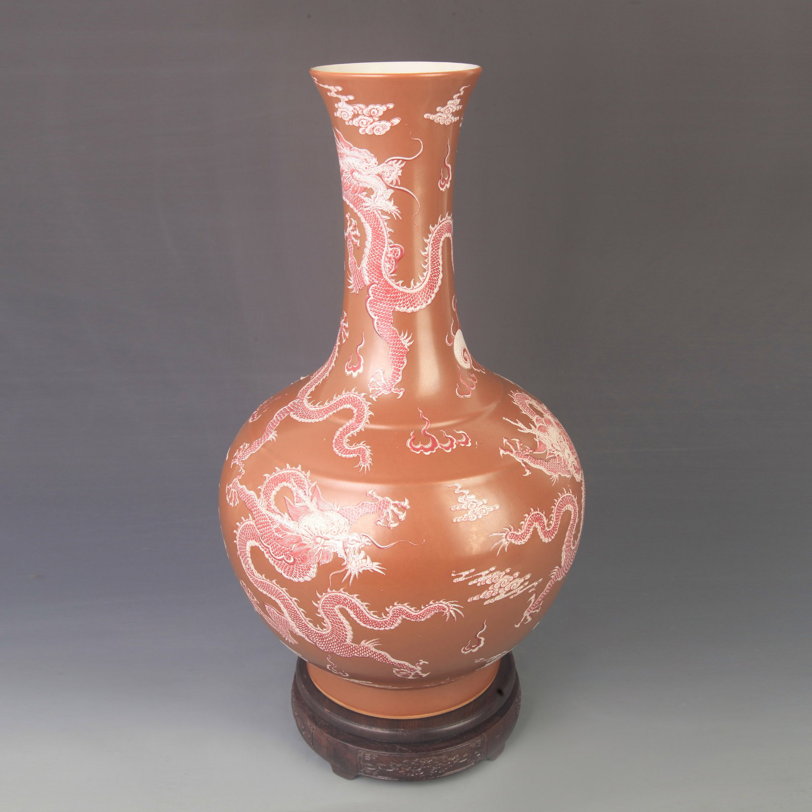 A SAUCE COLOR GROUND FAMILLE ROSE PORCELAIN VASE: Qing Dynasty Kangxi Period; High: 16.3 inch; Diameter: 9.00 inch; ;Wooden base for picture and display only.