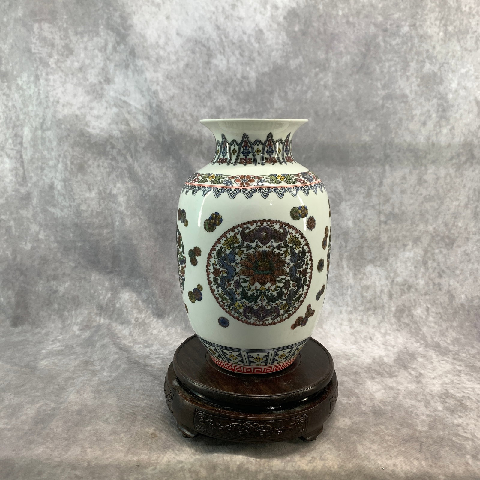 A DOUCAI PORCELAIN OVOID VASE WITH MEDALLIONS AND SCATTERED ROUNDELS: Republic Period; High: 9.6 inch; Diameter: 4.8 inch; ;Wooden base for picture and display only.