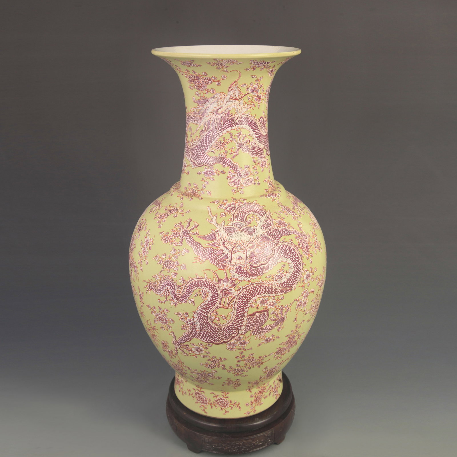 FAMILLE ROSE GREEN GROUND DRAGON PATTERN LARGE VASE: Qing Dynasty; High: 16.5 inch; Diameter: 7.20 inch; ;Wooden base for picture and display only.