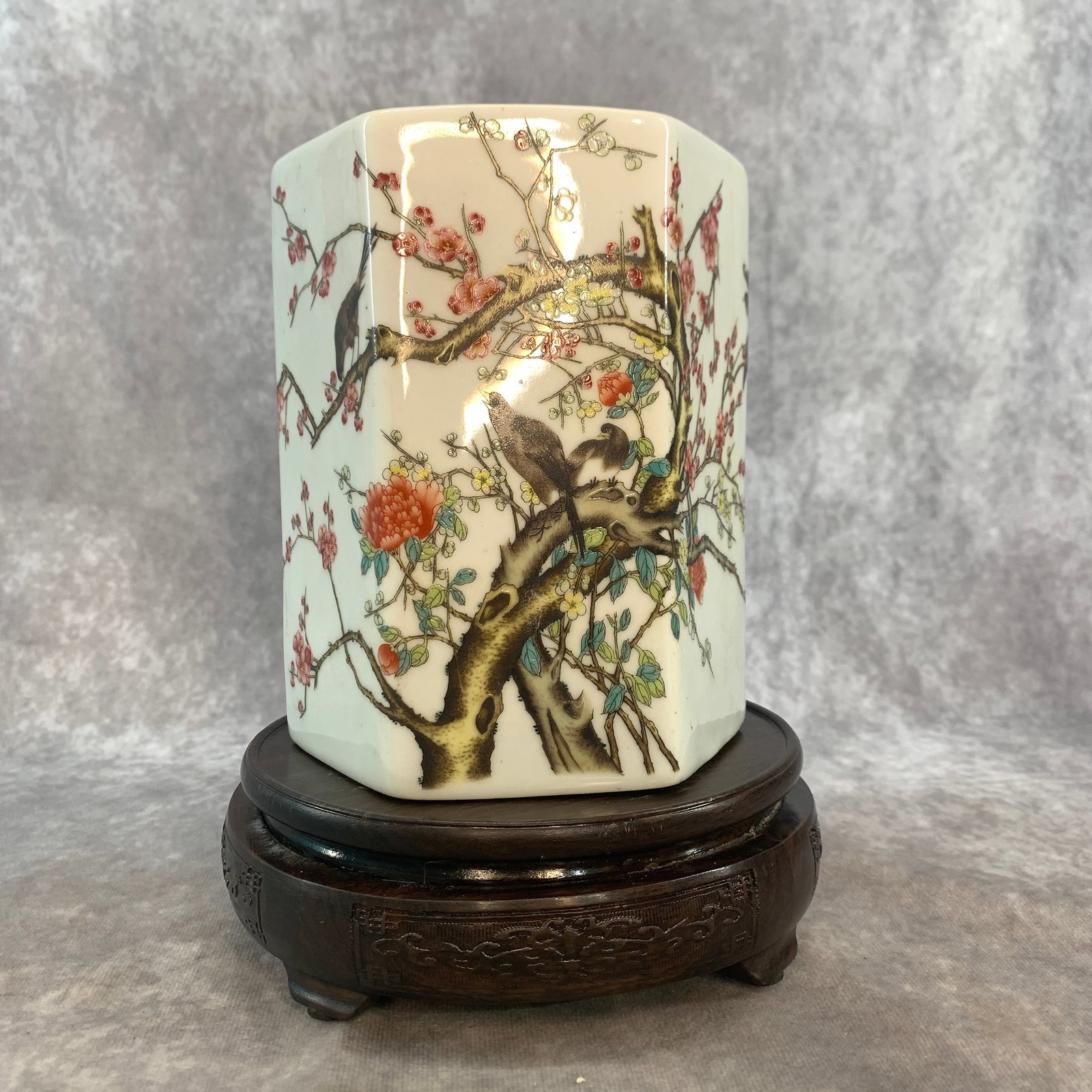 A FAMILLE-ROSE HEXAGONAL PORCELAIN BRUSH POT (BITONG): Republic Period; High: 6.3 inch; Diameter: 5.2 inch; ;Wooden base for picture and display only.