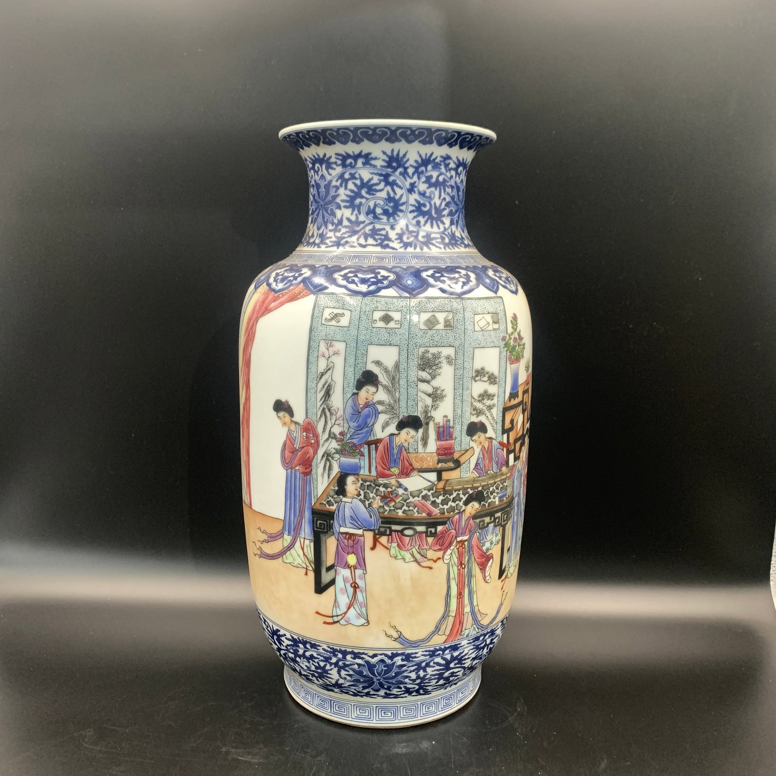 A FAMILLE-ROSE AND UNDERGLAZE BLUE 'COURT LADIES' PORCELAIN VASE: Qing Dynasty; High: 16.5 inch; Diameter: 8.4 inch; ;Wooden base for picture and display only.