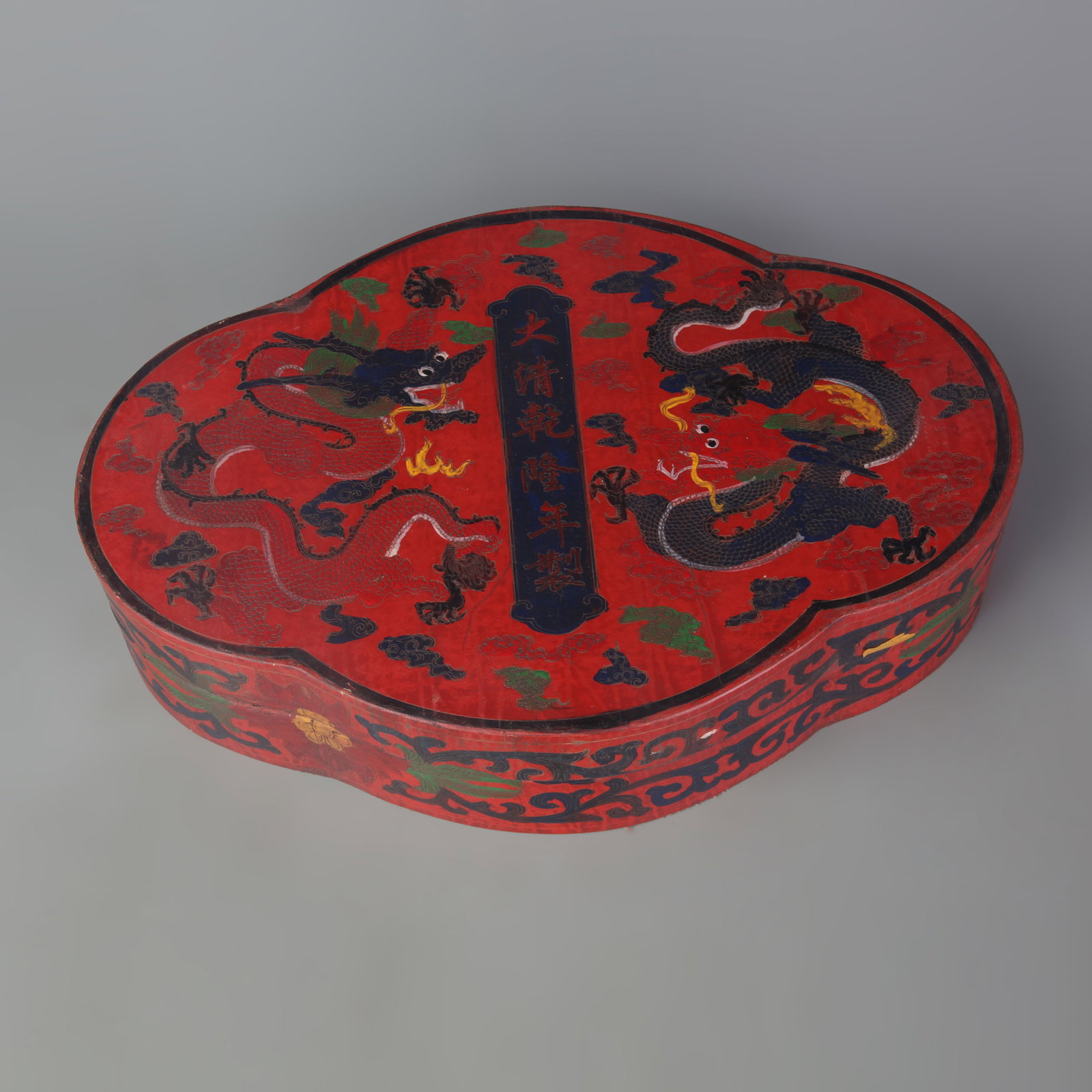 A FINE RED LACQUER LOBED BOX WITH DRAGON MOTIF: Qing Dynasty Qian Long Period; Long: 11.6 inch; Width: 8.0 inch; High: 2.8 inch ;Wooden base for picture and display only.