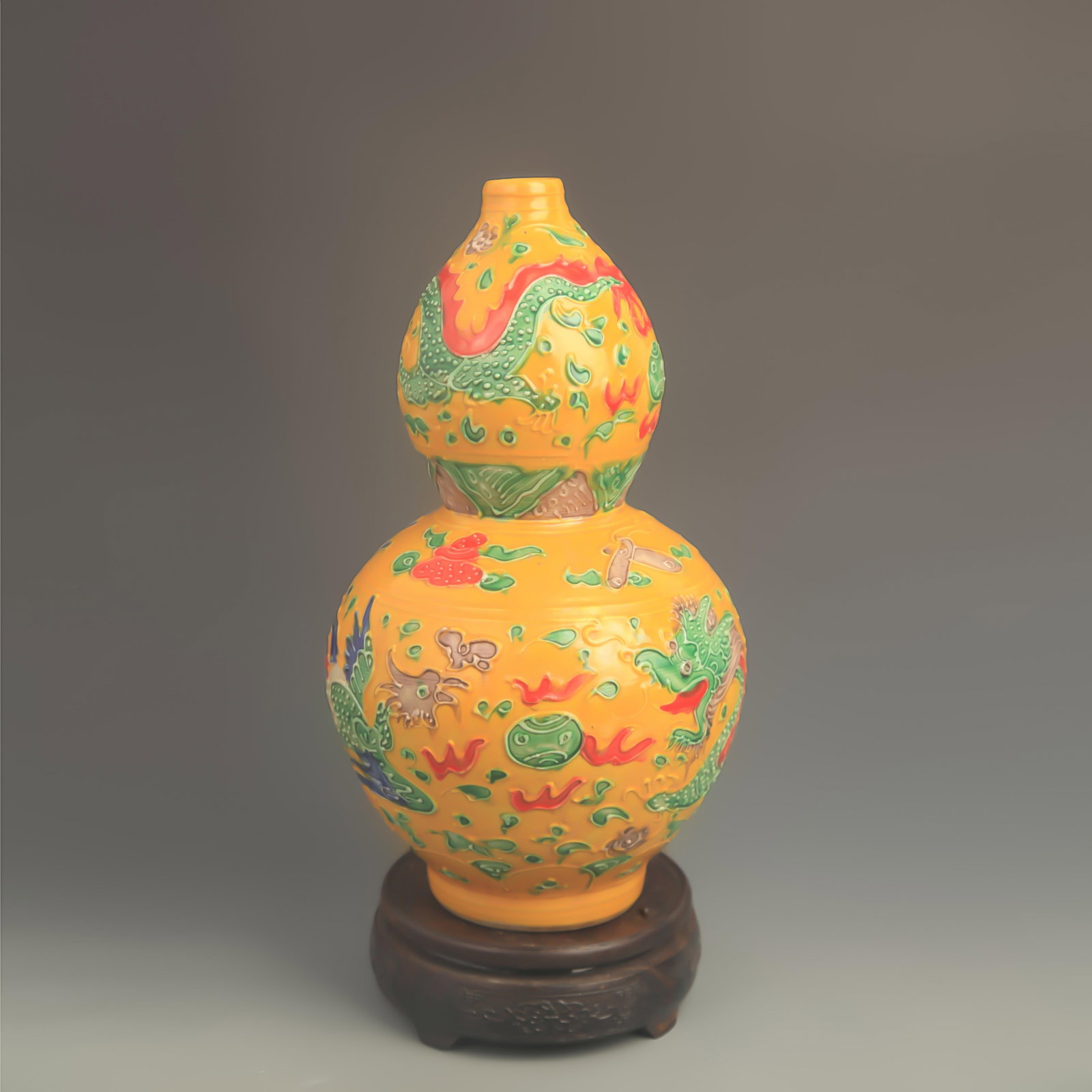 A FAHUA ENAMEL YELLOW-GROUND GOURD PORCELAIN VASE: Ming Dynasty Hong Zhi Style; High: 11.5 inch; Diameter: 6.50 inch;;Wooden base for picture and display only.