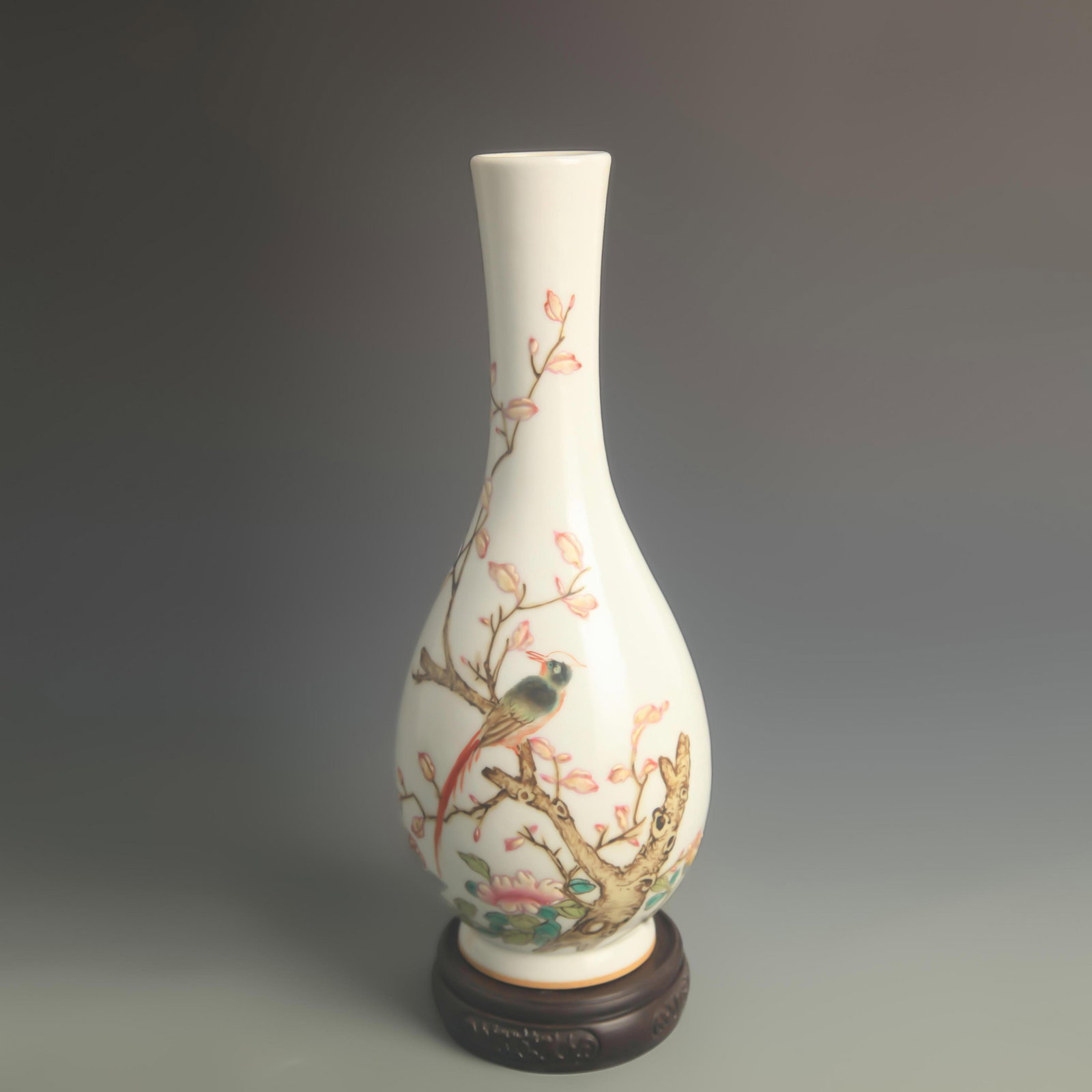 A FINE ENAMEL COLOR FLOWER AND BIRD PATTERN OLVE BOTTLE: Qing Dynasty Qian Long Period; High: 11.4 inch; Diameter: 4.20 inch; . Wooden base for display only