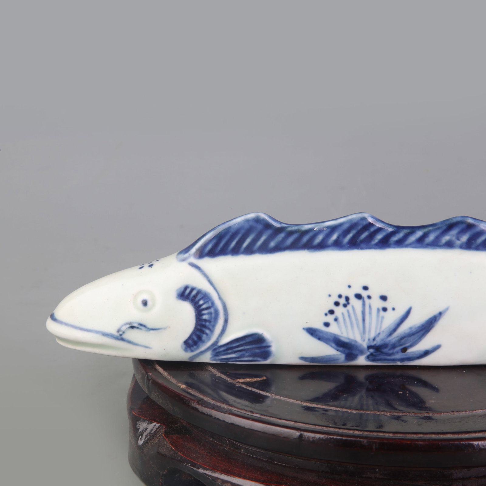 A SCHOLAR??????OBJECT PORCELAIN BRUSH REST - 2