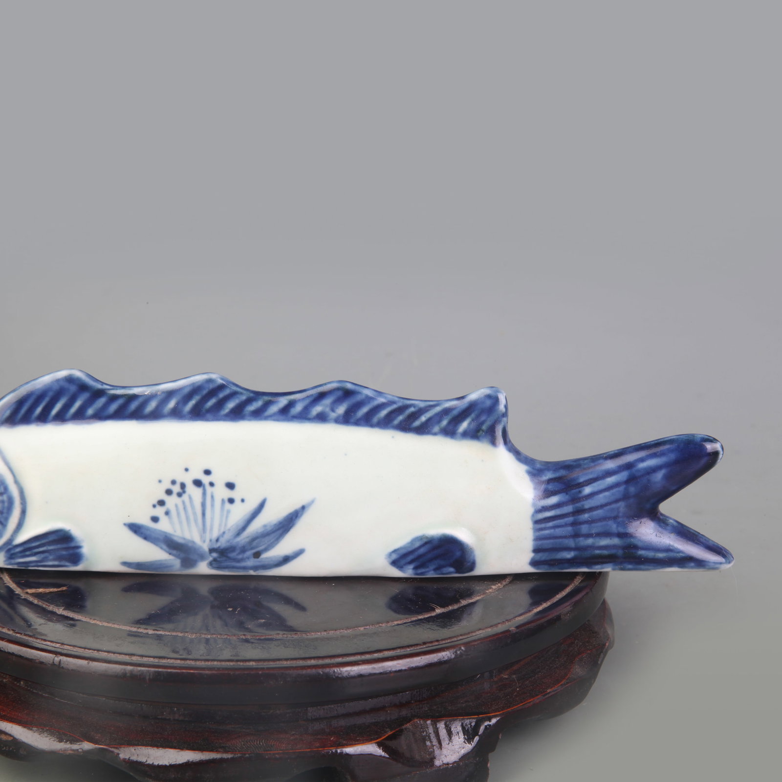 A SCHOLAR??????OBJECT PORCELAIN BRUSH REST - 3