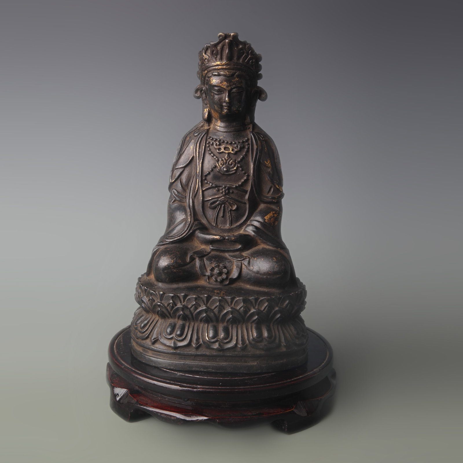 A FINE BRONZE SEATED FIGURE OF GUANYIN (1 of 5)