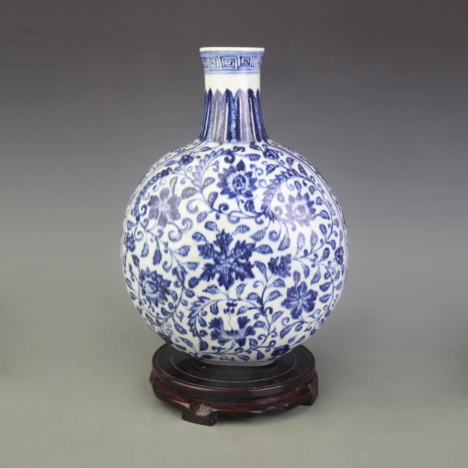 BLUE AND WHITE FLOWER PATTERN MOON STYLE PORCELAIN BOTTLE