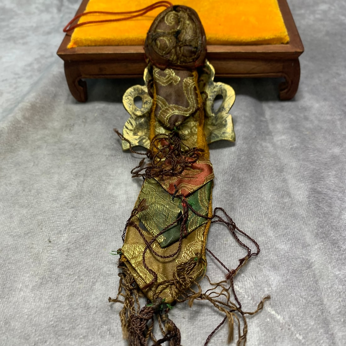A TIBETAN BUDDHIST BRONZE RITUAL IMPLEMENT - 4