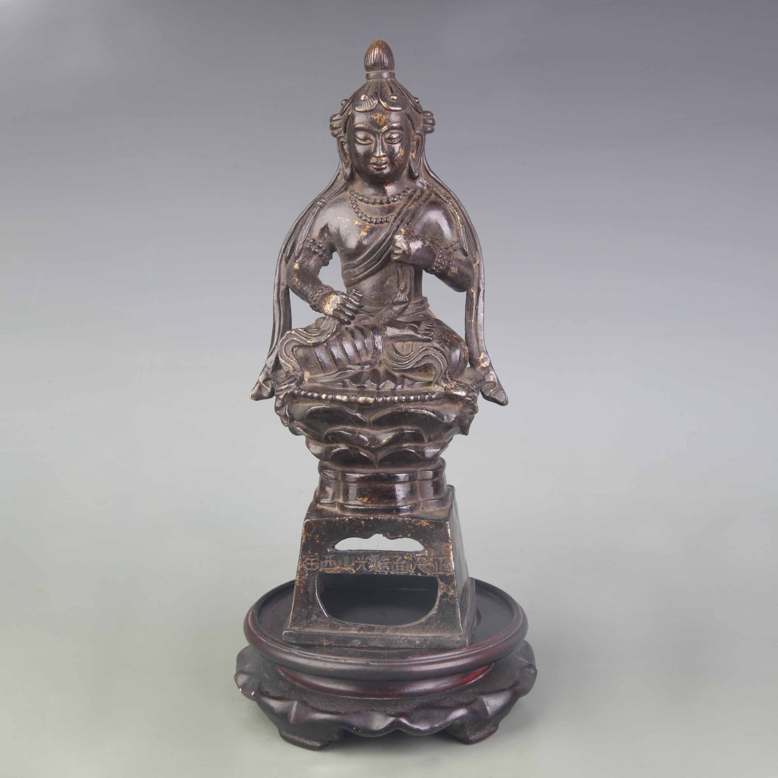 A FINE BRONZE STATUE OF A SEATED GUANYIN BODHISATTVA: Qing Dynasty; High: 9.6 inch. Wooden base for display only