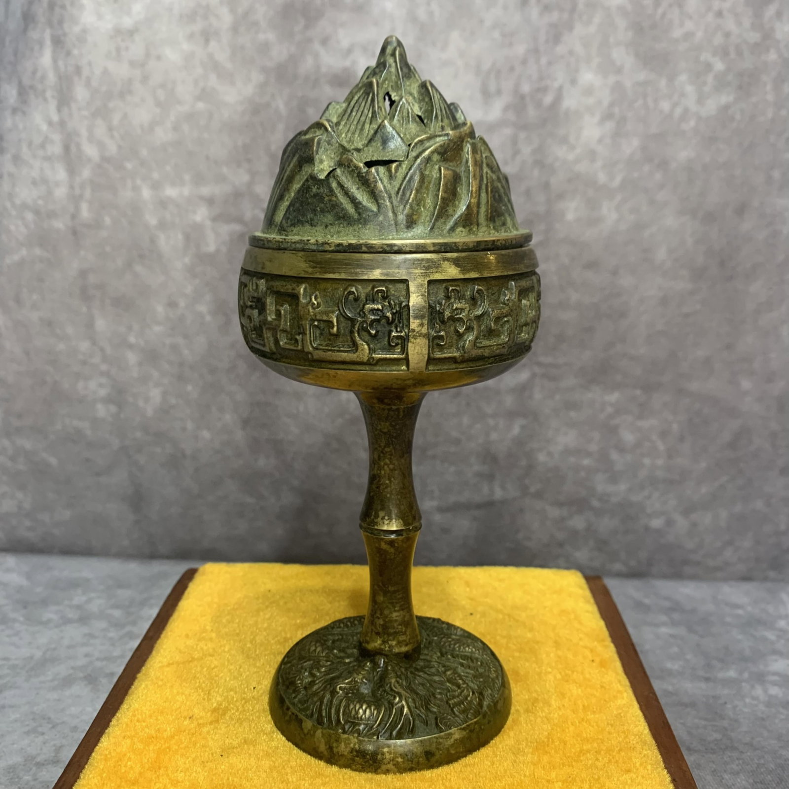 A FINELY BRONZE BOSHAN INCENSE BURNER (BOSHANLU)